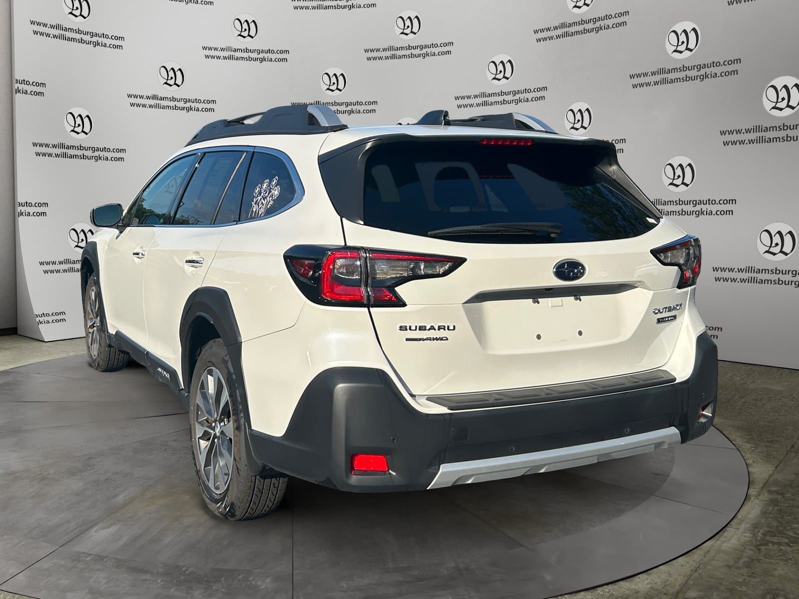 Pre-Owned 2025 Subaru Outback Touring - photo - 2