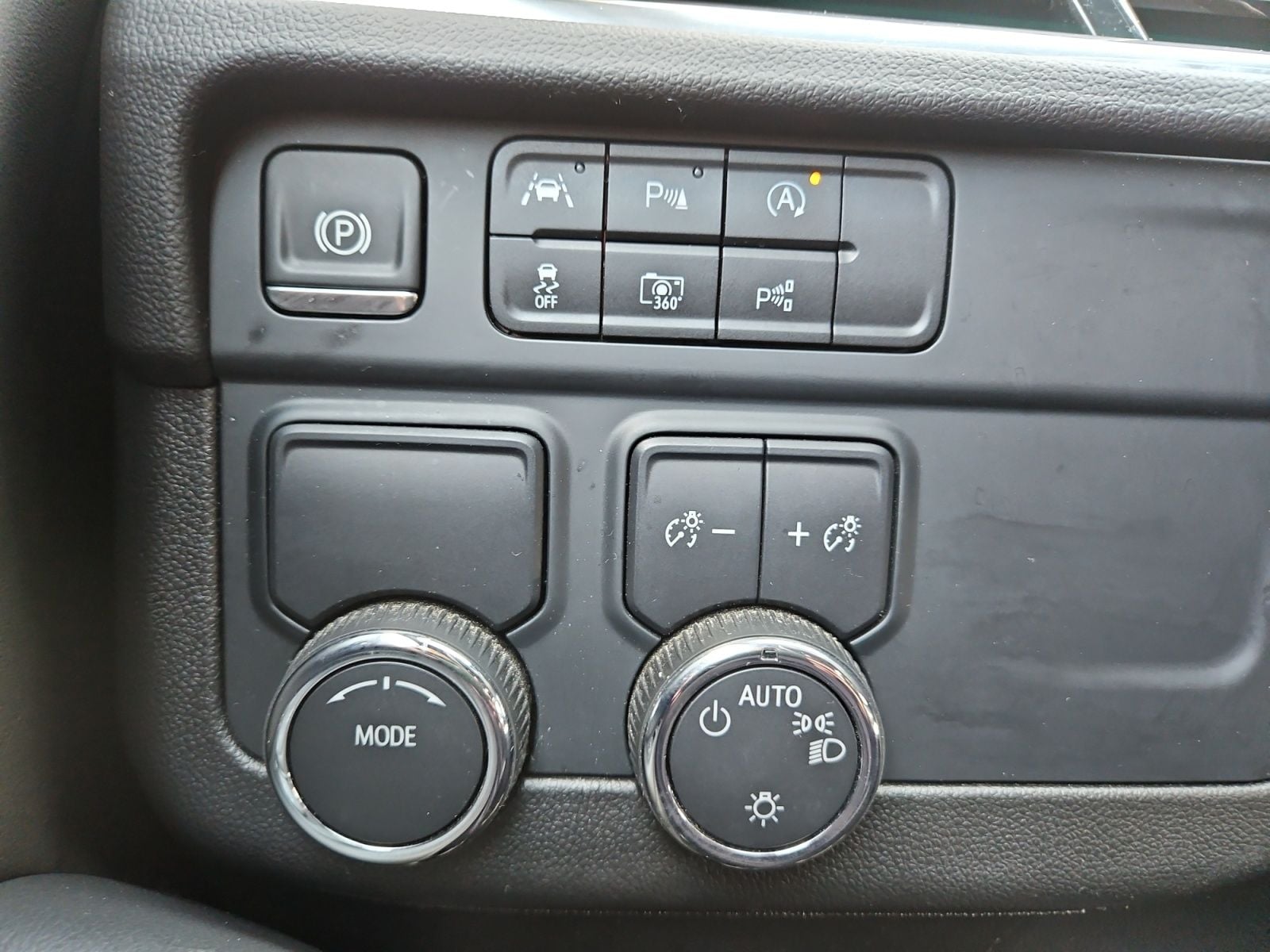 Pre-Owned 2025 Chevrolet Suburban LT - photo - 22