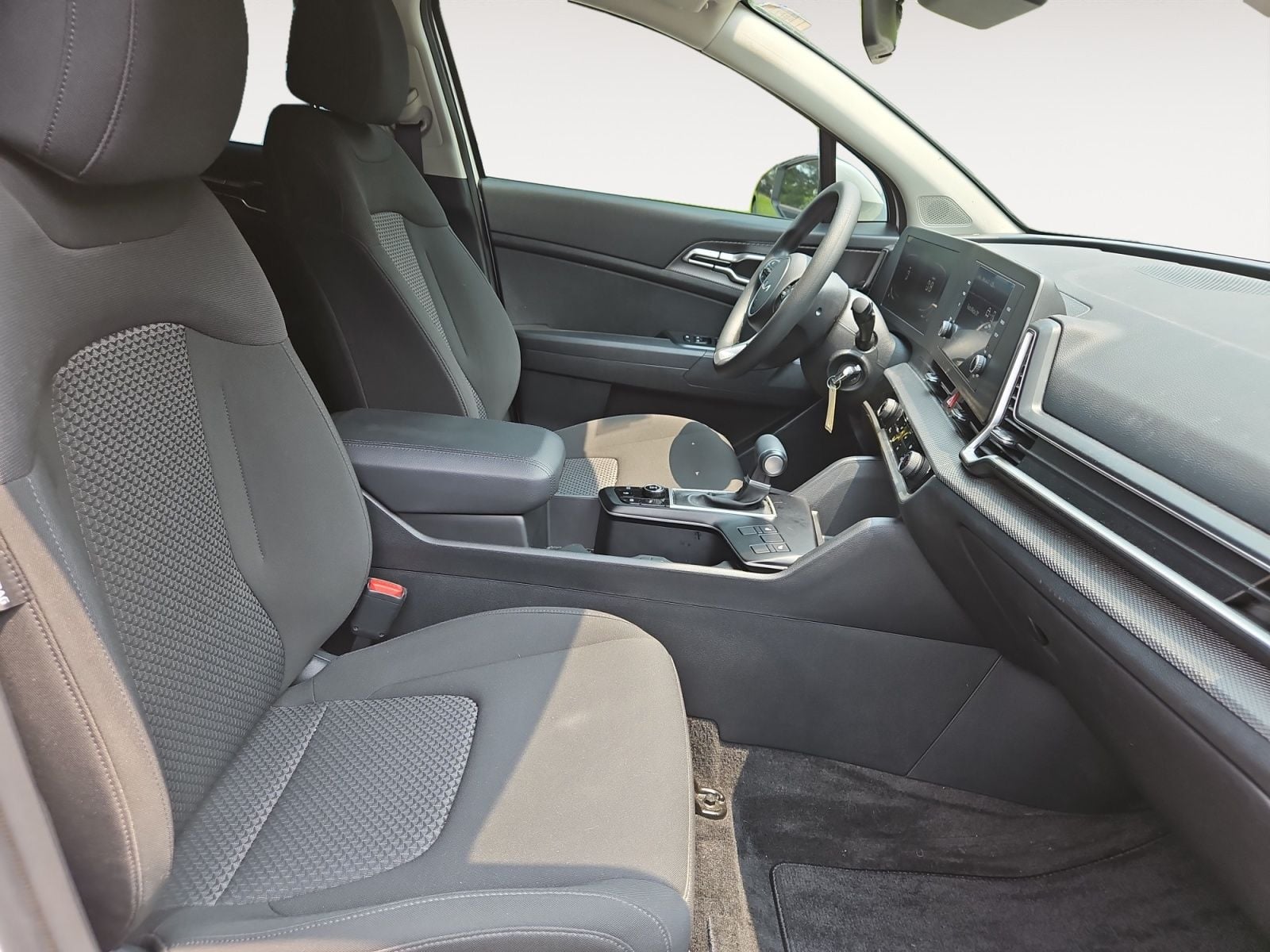 Pre-Owned 2025 Kia Sportage LX - photo - 14