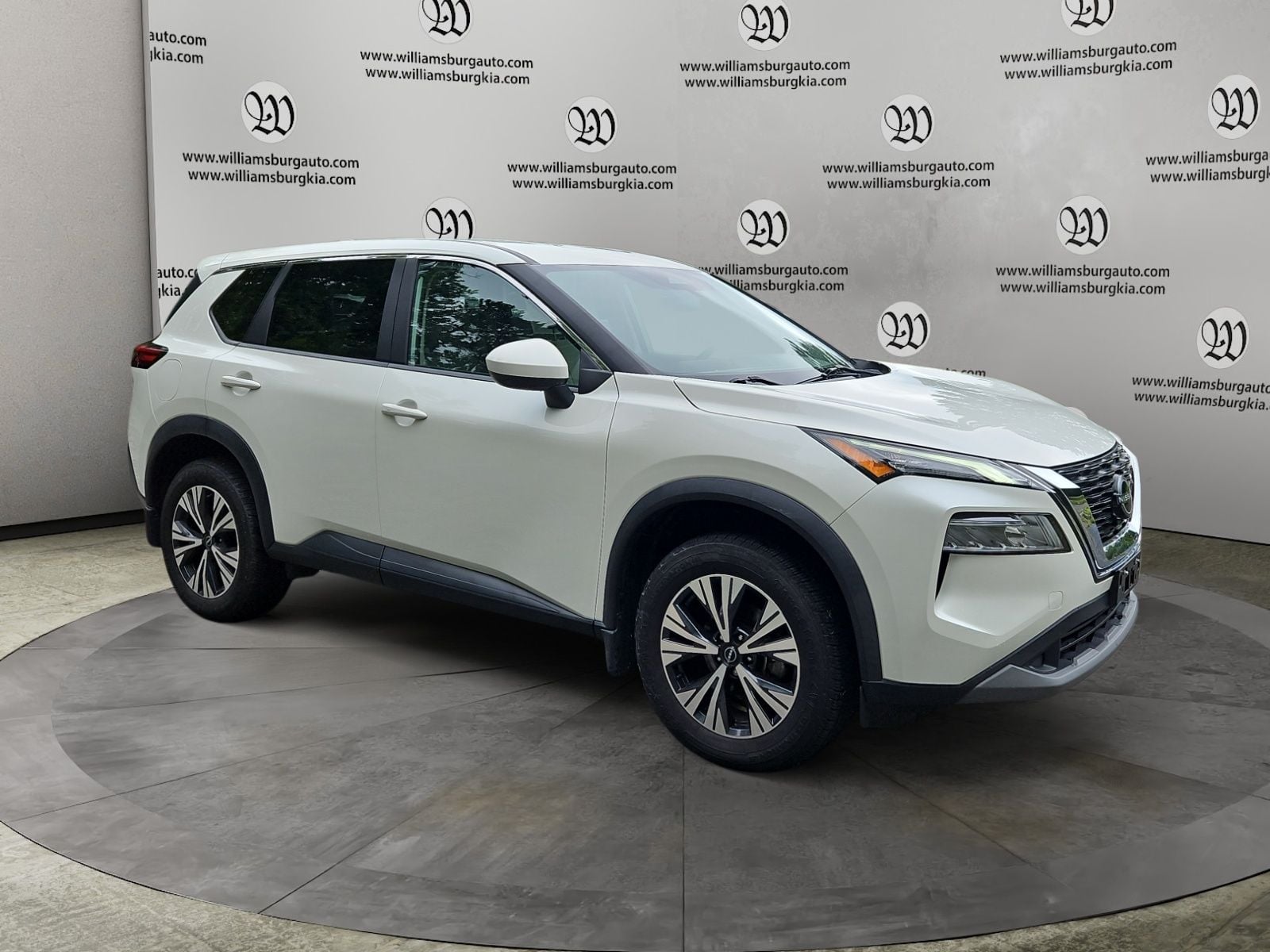 Pre-Owned 2023 Nissan Rogue SV - photo - 6