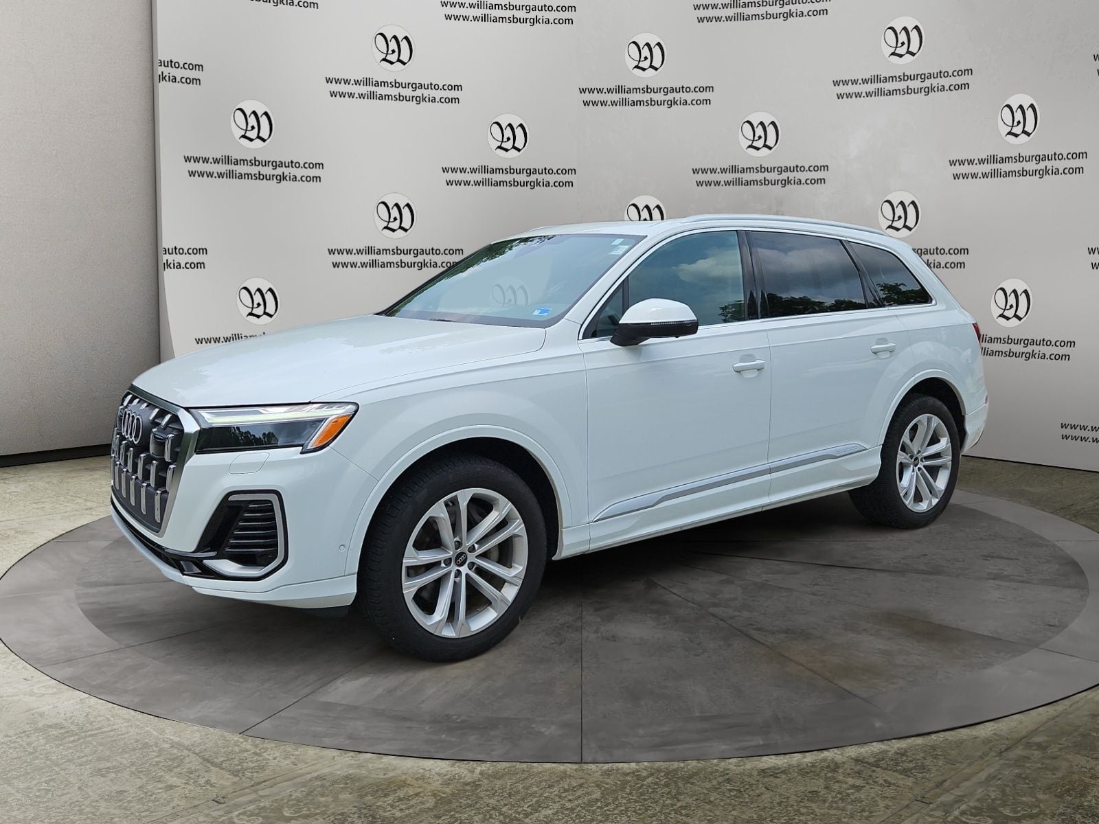 Pre-Owned 2025 Audi Q7 55 Premium Plus - photo - 0
