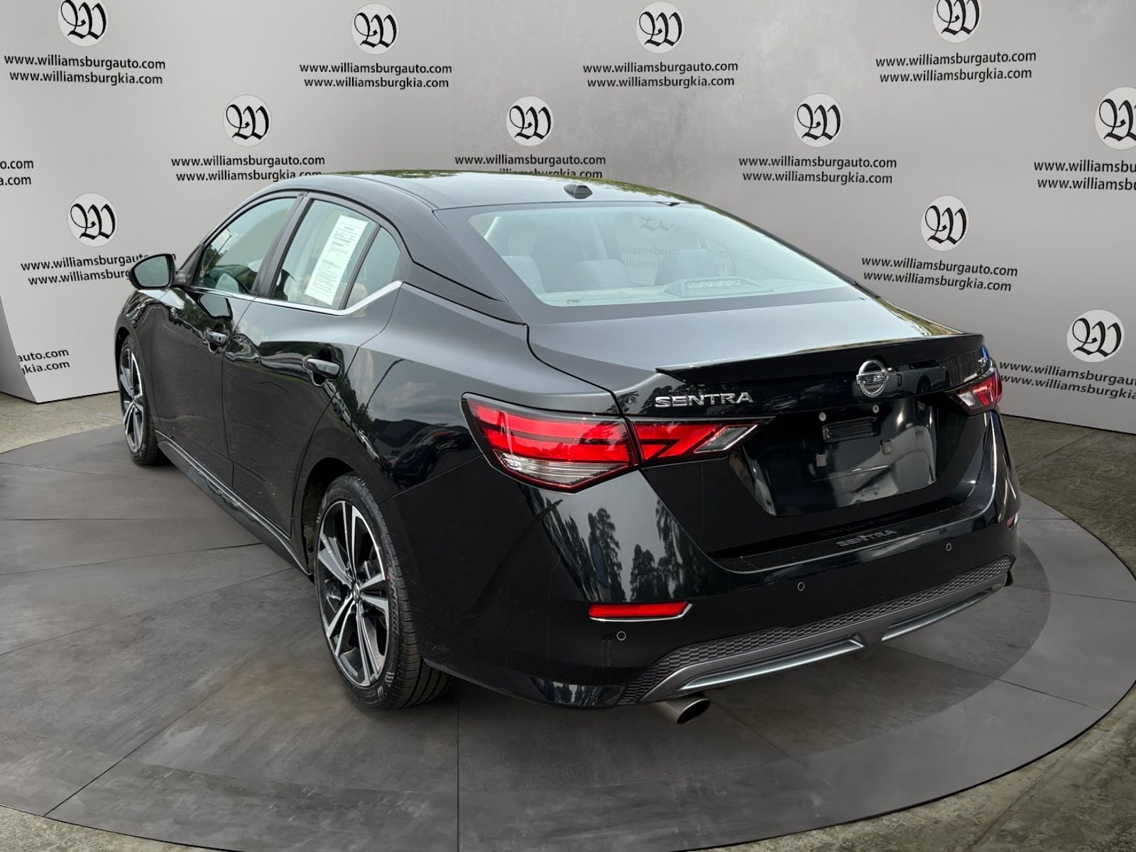 Pre-Owned 2020 Nissan Sentra SR - photo - 2