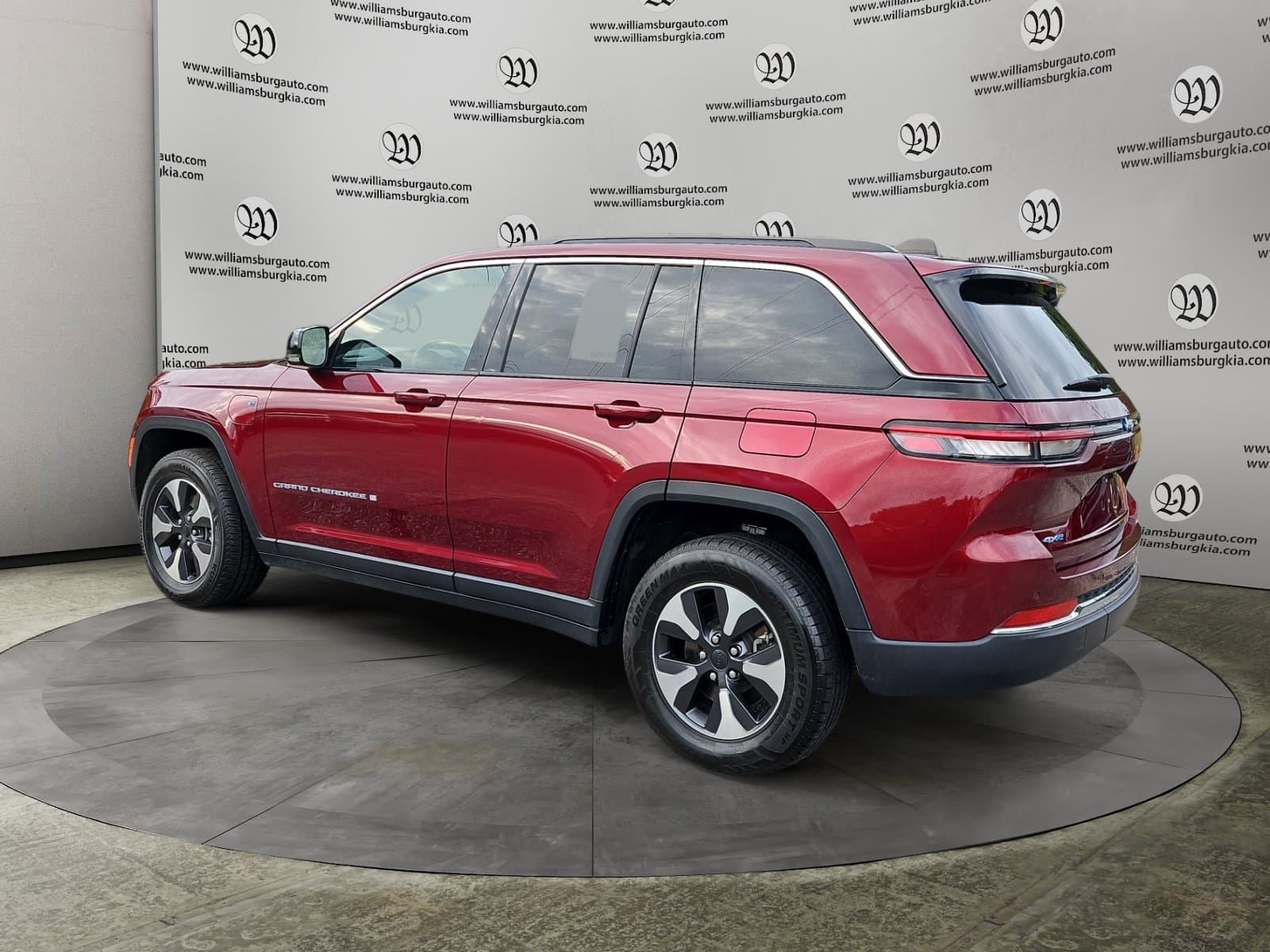 Pre-Owned 2024 Jeep Grand Cherokee 4xe - photo - 2