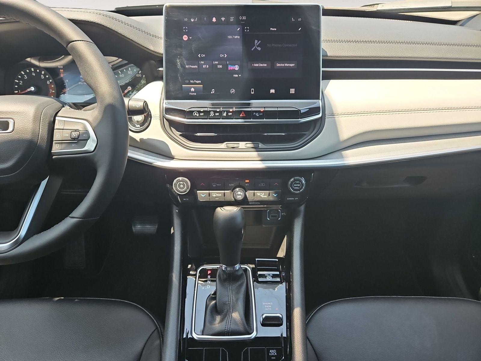 New 2025 Jeep Compass Limited - photo - 10