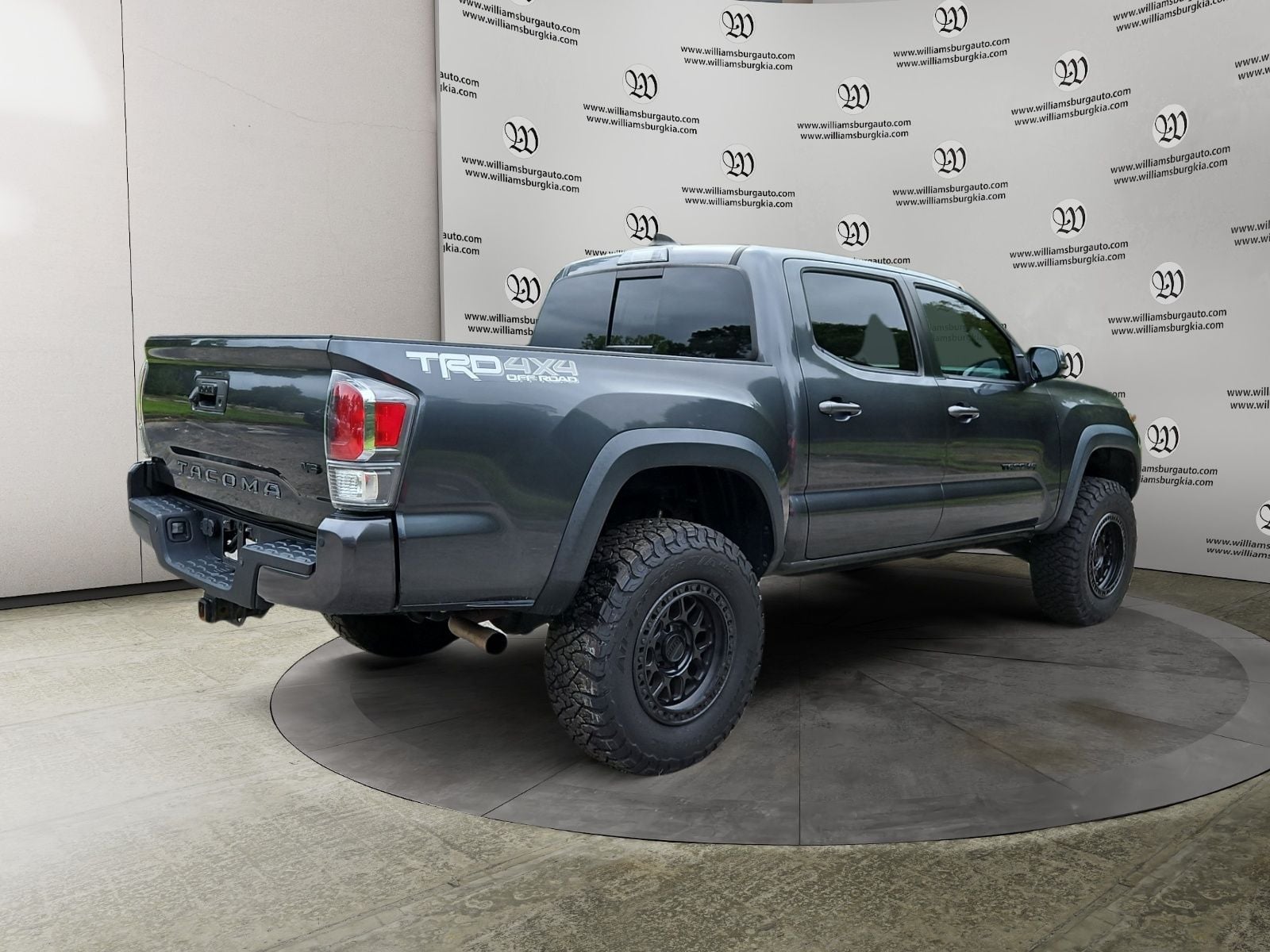 Pre-Owned 2020 Toyota Tacoma TRD Off-Road - photo - 4