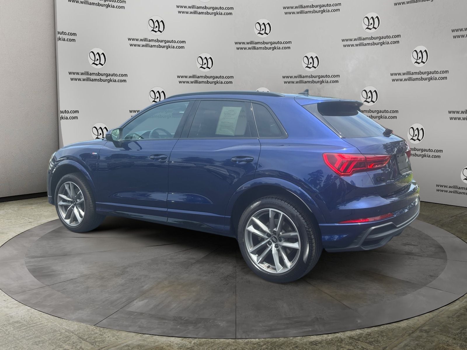 Pre-Owned 2024 Audi Q3 Premium Plus - photo - 2