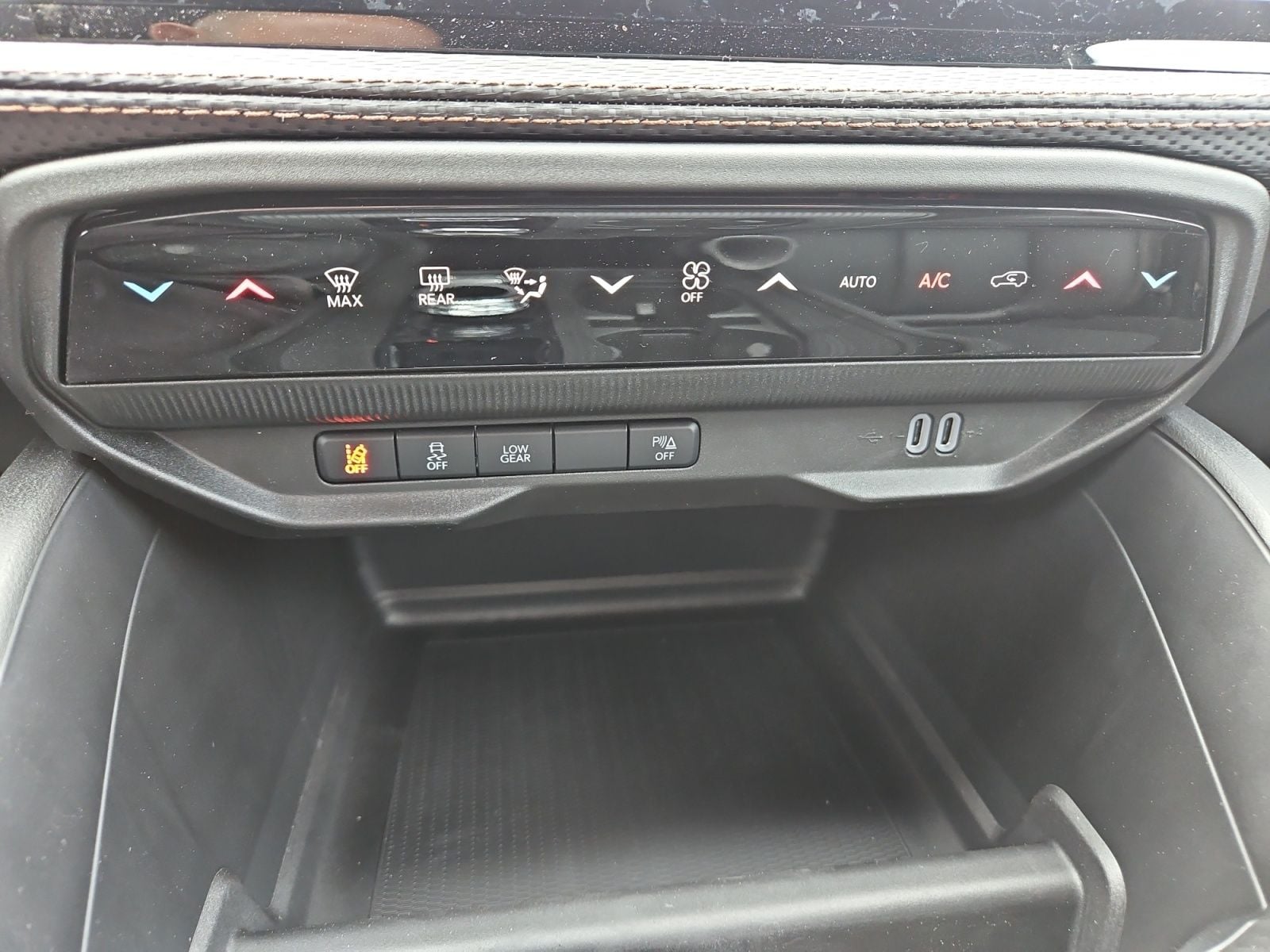 New 2026 Jeep Cherokee Limited - photo - 27