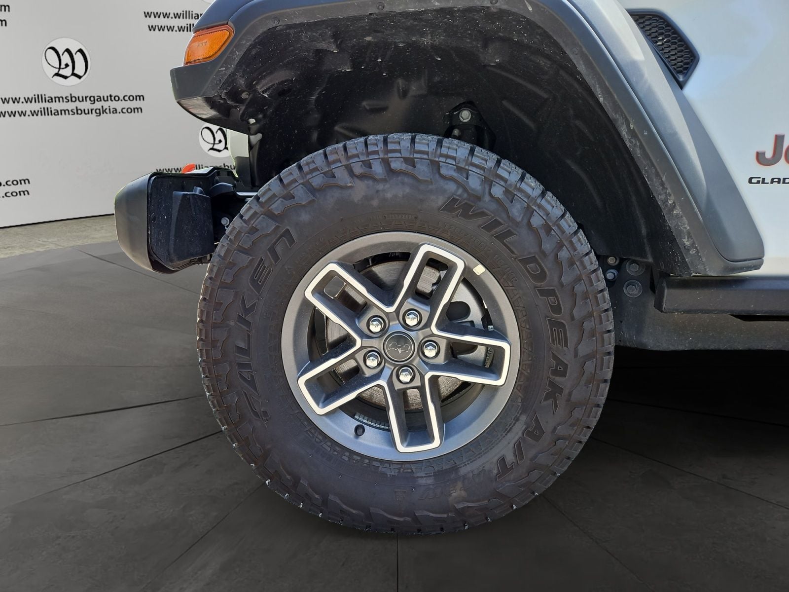 Pre-Owned 2026 Jeep Gladiator Mojave - photo - 13