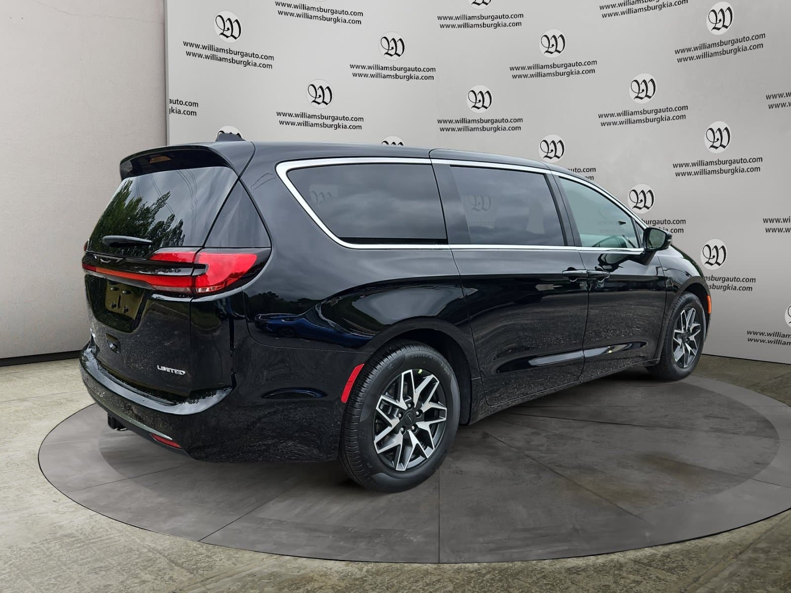 New 2027 Chrysler Pacifica Limited - photo - 4