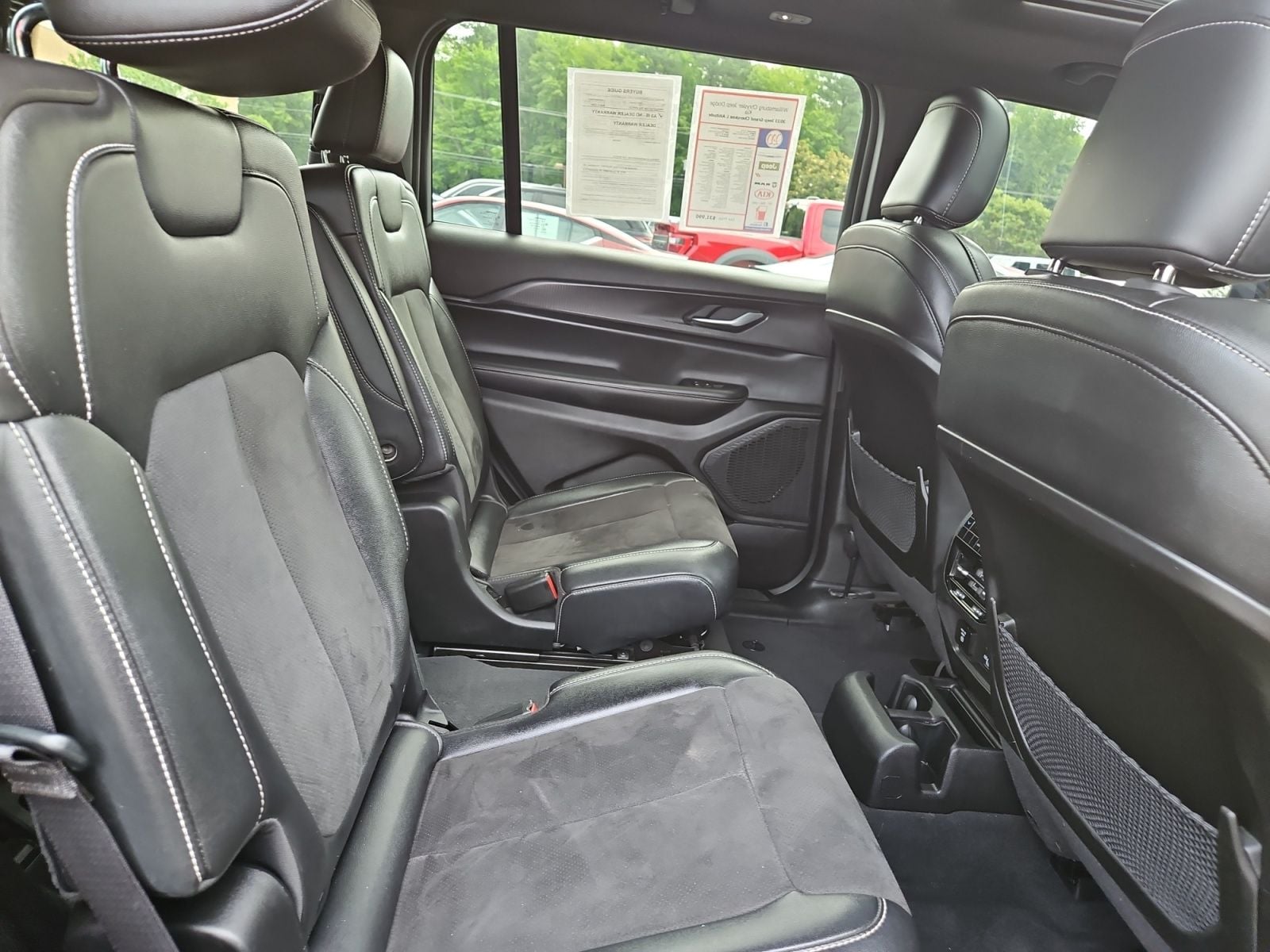 Pre-Owned 2023 Jeep Grand Cherokee L Altitude - photo - 16