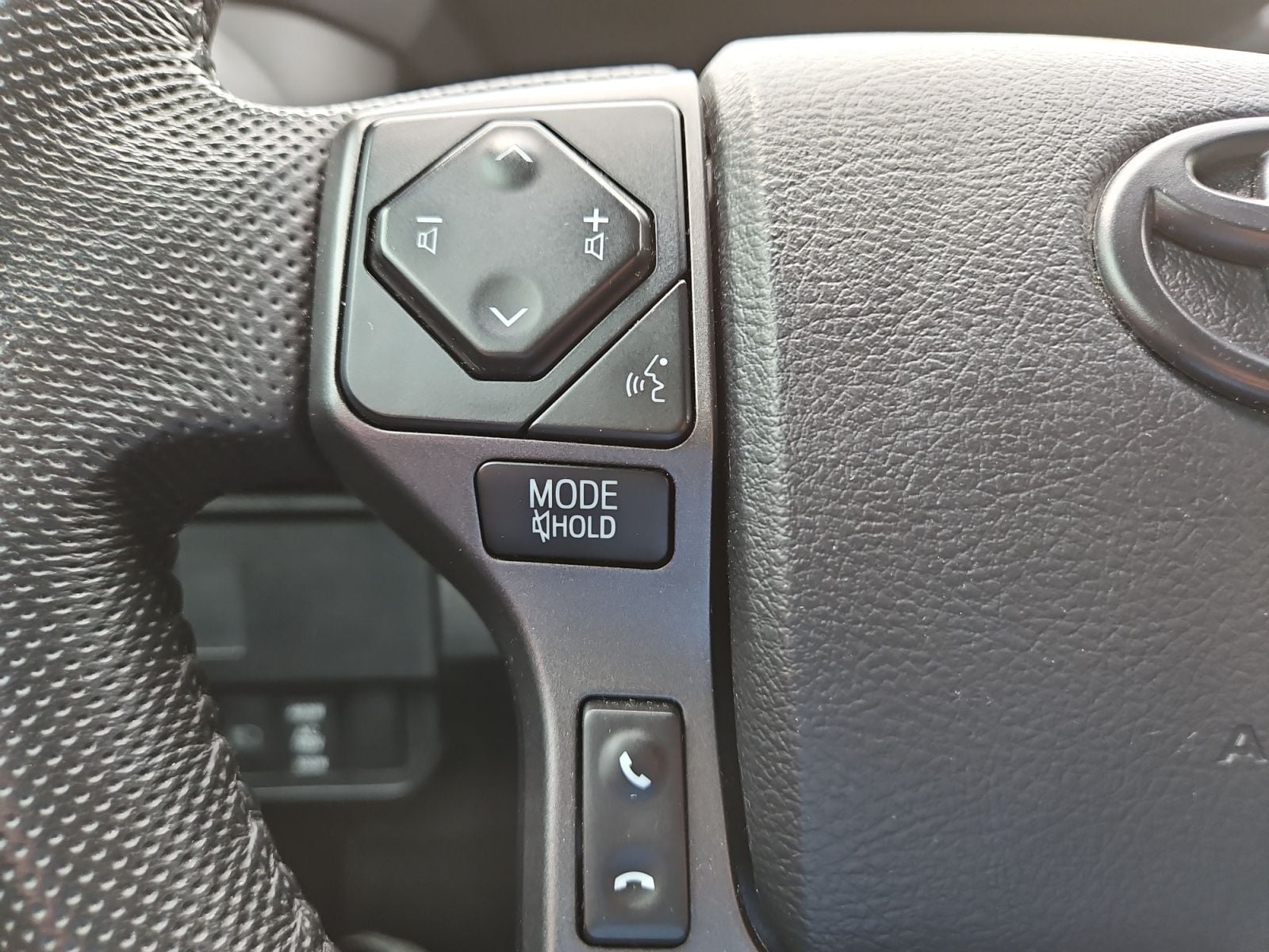 Pre-Owned 2020 Toyota Tacoma TRD Off-Road - photo - 24