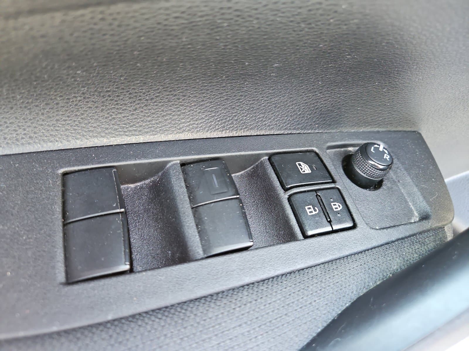 Pre-Owned 2024 Toyota Corolla LE - photo - 20