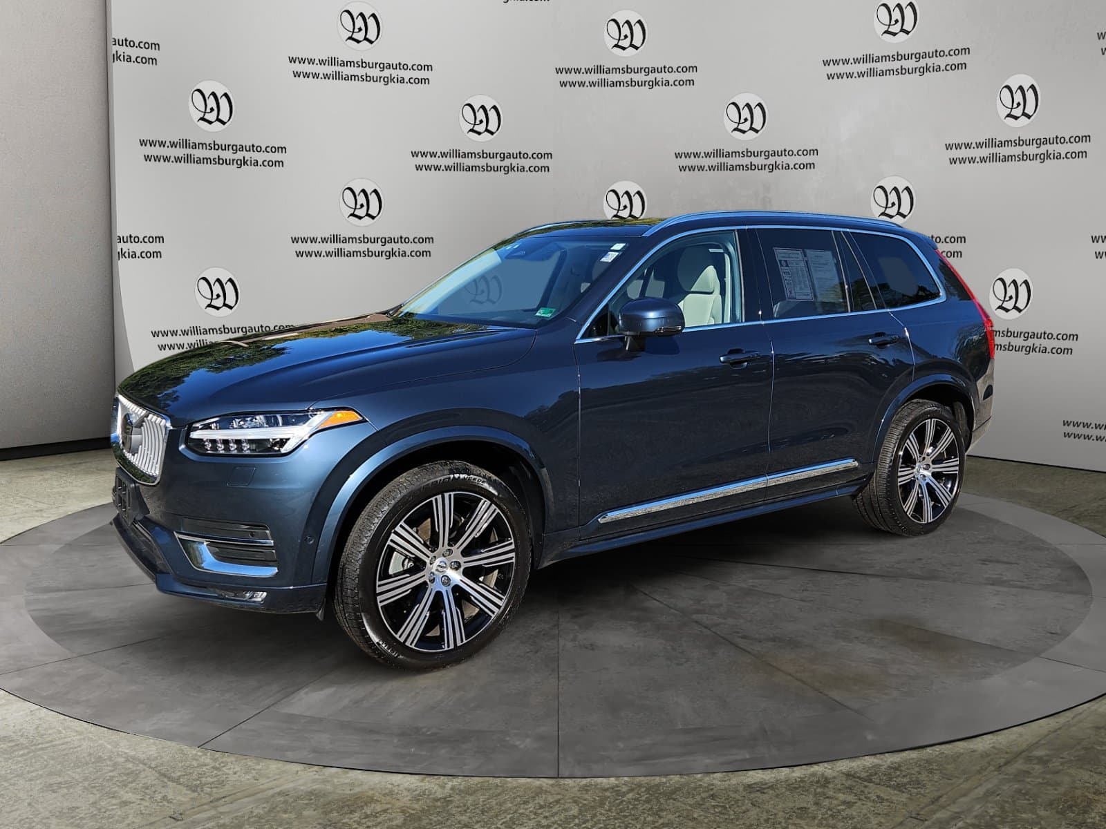 Pre-Owned 2025 Volvo XC90 B6 Plus 7-Seater - photo - 0