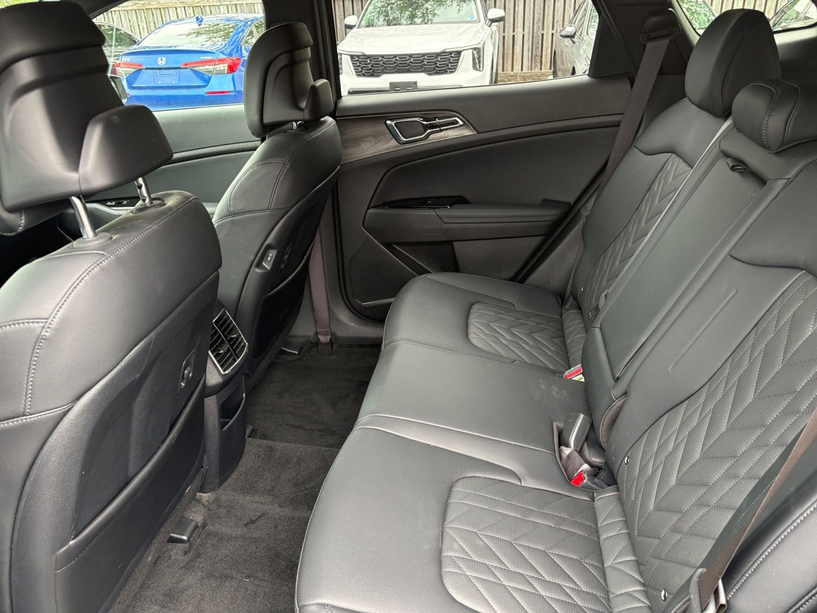 Pre-Owned 2024 Kia Sportage Plug-In Hybrid X-Line Prestige - photo - 16