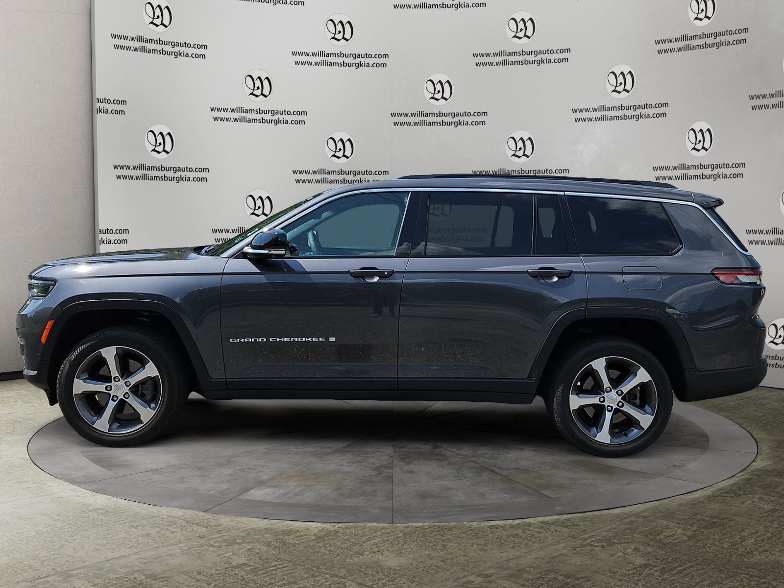 Pre-Owned 2024 Jeep Grand Cherokee L Limited - photo - 1