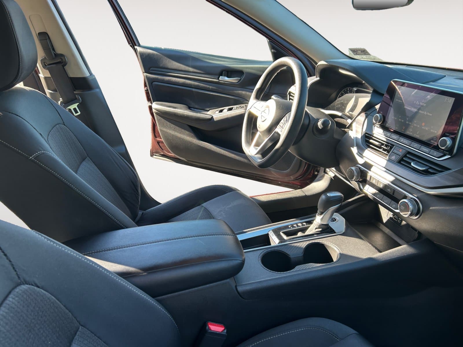 Pre-Owned 2025 Nissan Altima 2.5 SV - photo - 14