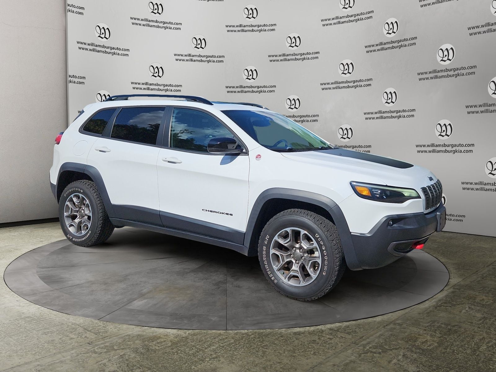 Pre-Owned 2022 Jeep Cherokee Trailhawk - photo - 6