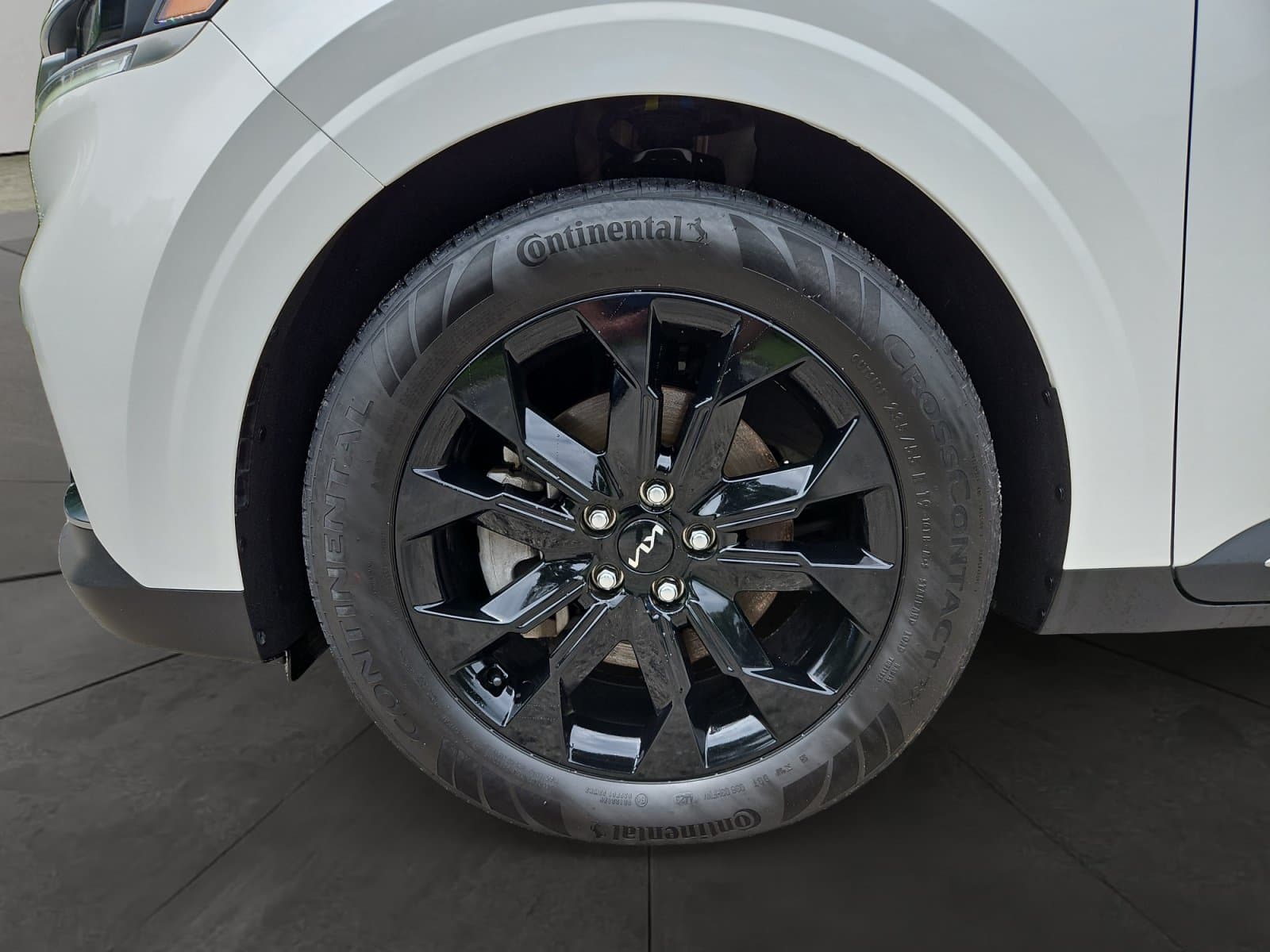 Pre-Owned 2024 Kia Carnival SX - photo - 13