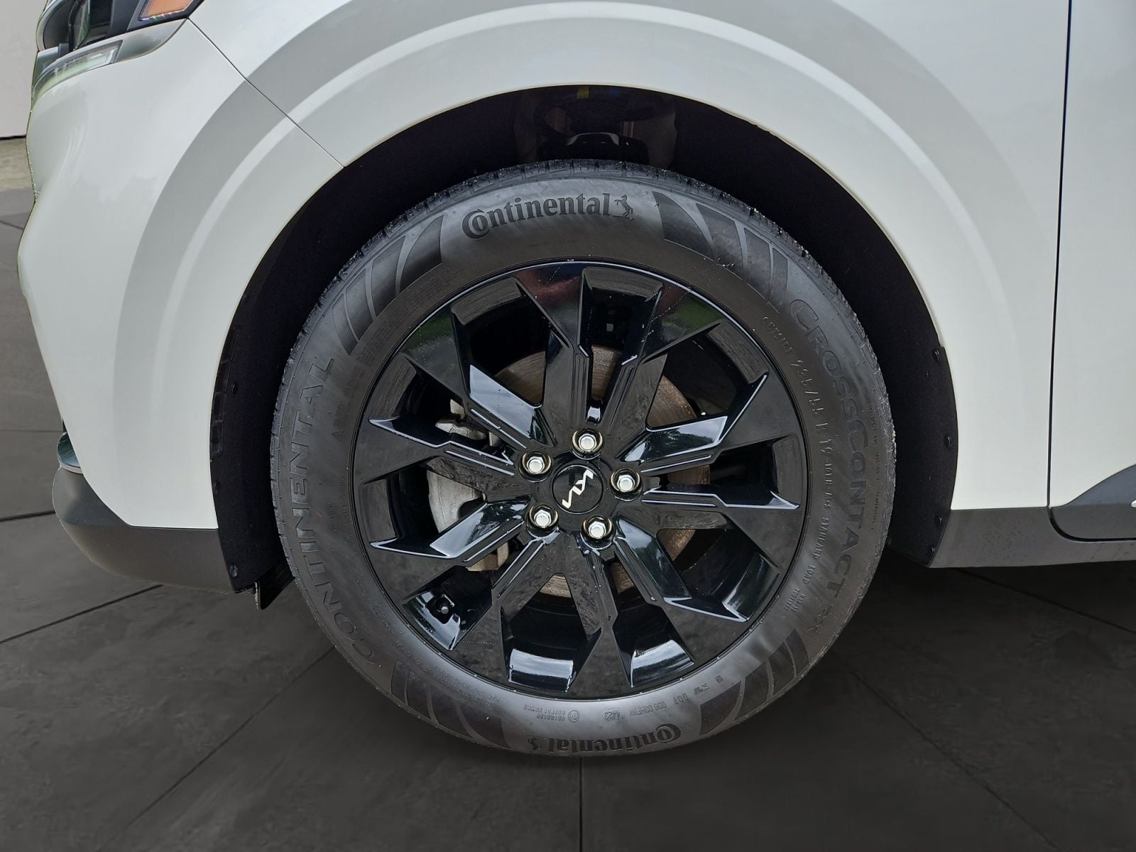Pre-Owned 2024 Kia Carnival SX - photo - 13