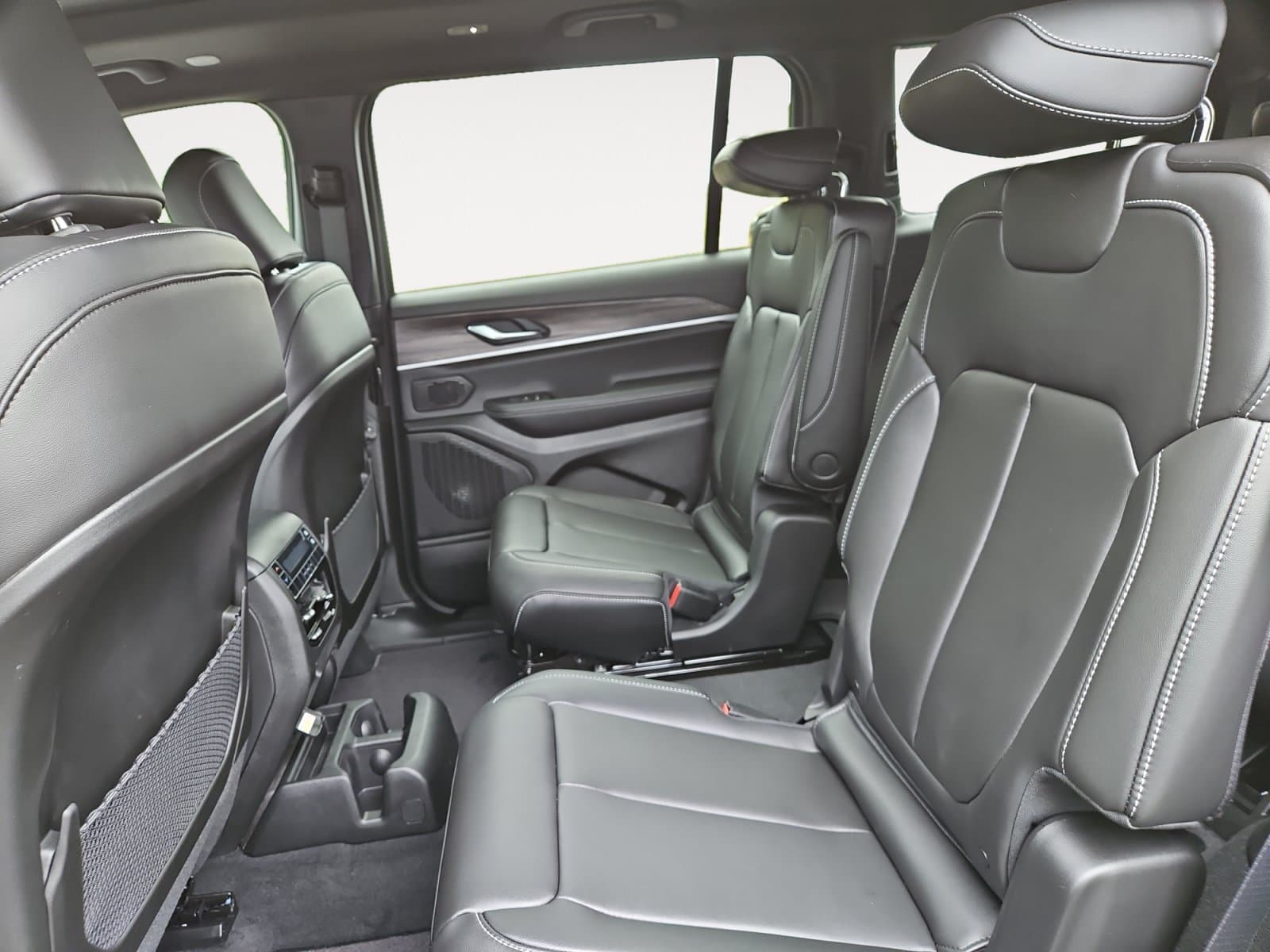 New 2027 Jeep Grand Cherokee L Limited - photo - 12