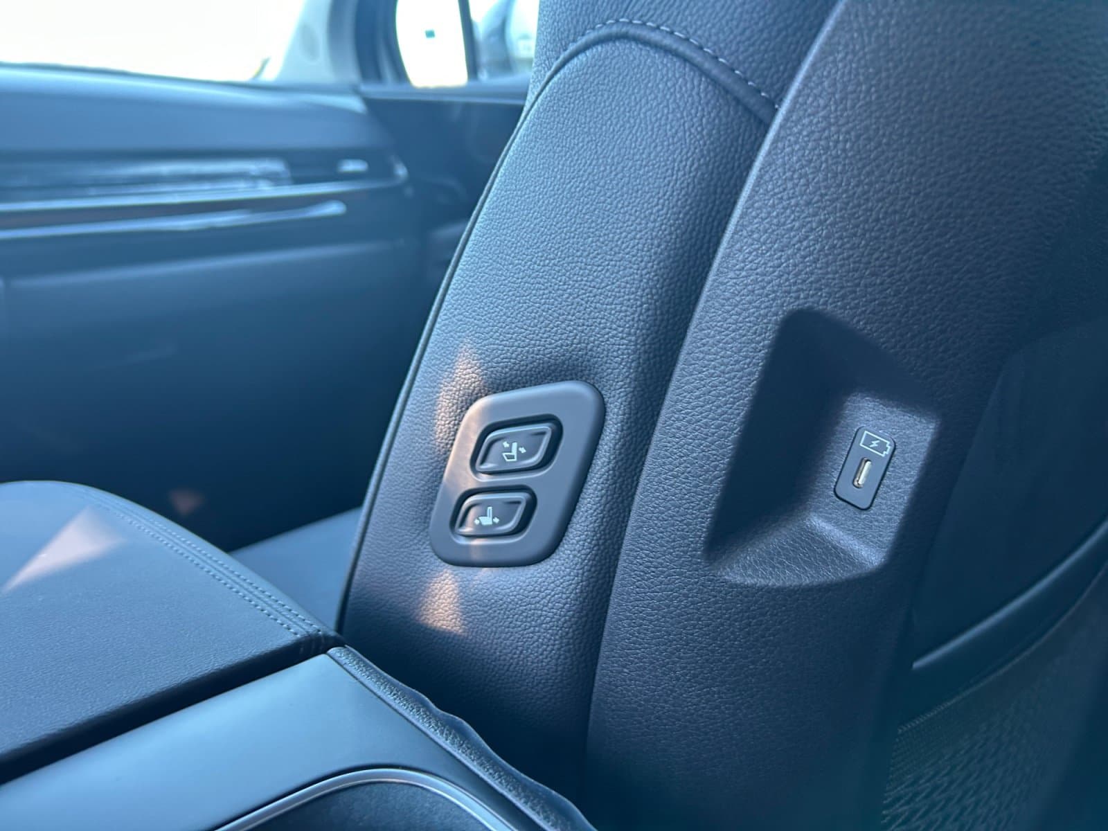 New 2027 Kia Carnival Hybrid SX Prestige - photo - 19