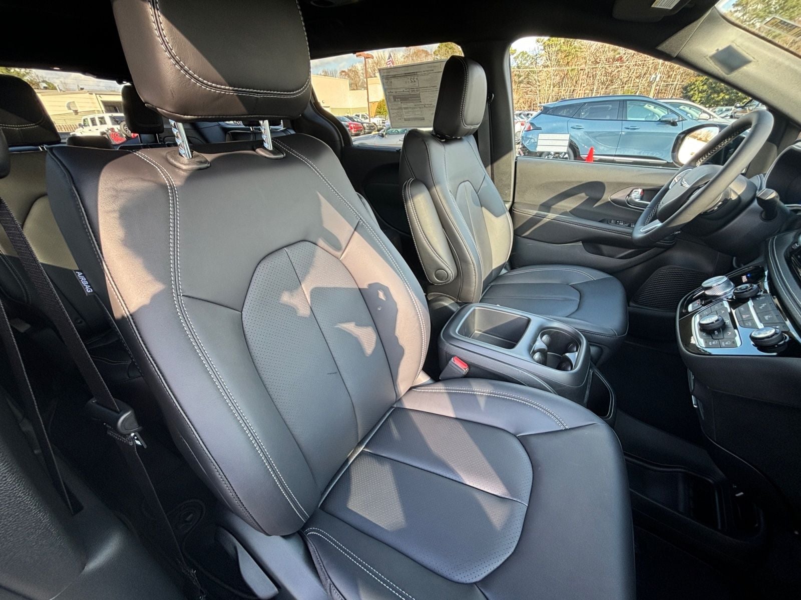 New 2026 Chrysler Pacifica Select - photo - 15