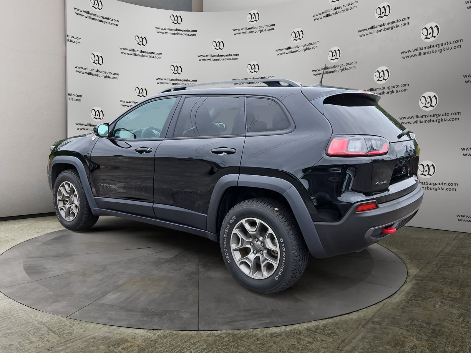 Pre-Owned 2022 Jeep Cherokee Trailhawk - photo - 2