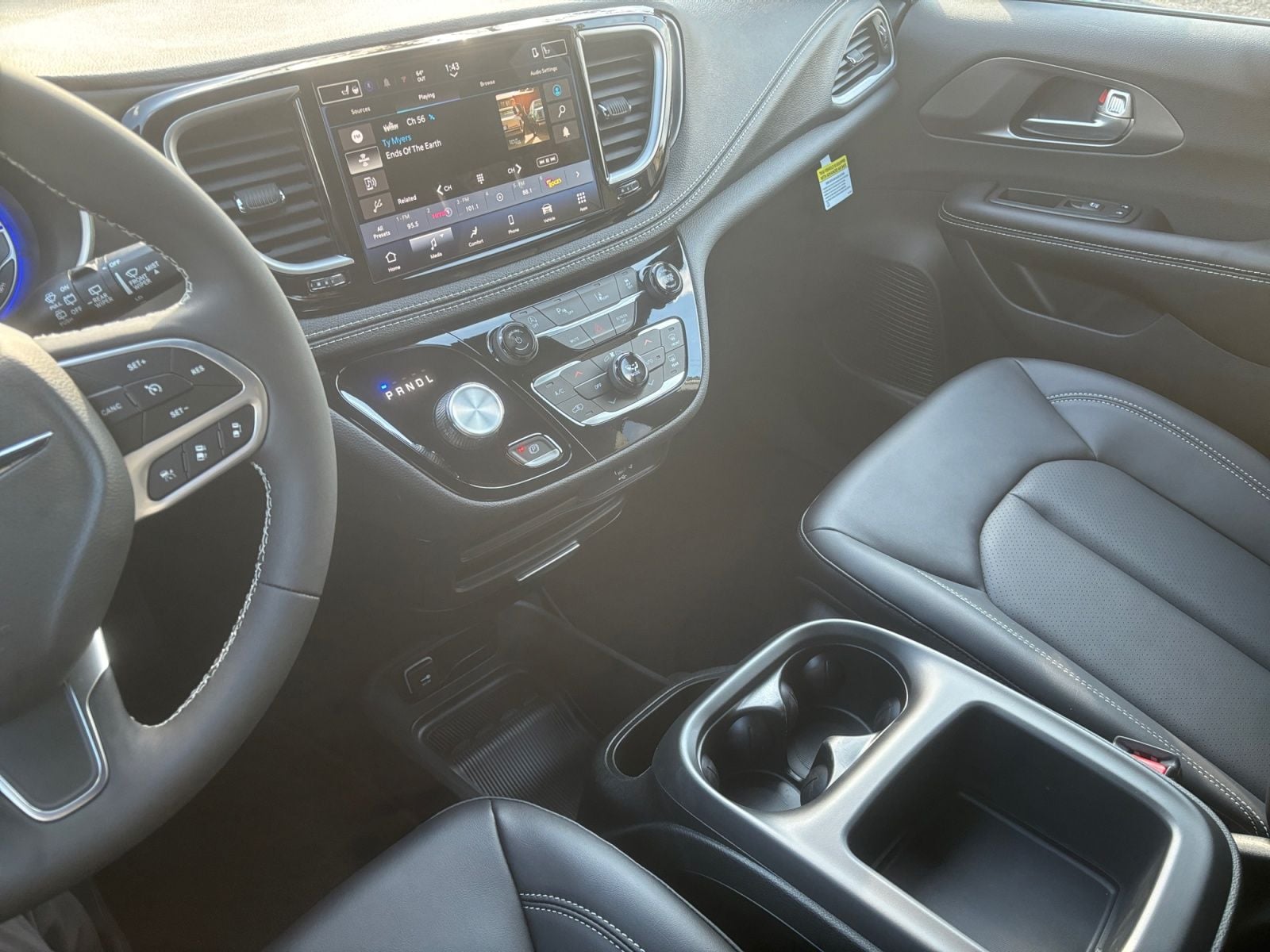 New 2026 Chrysler Pacifica Select - photo - 27