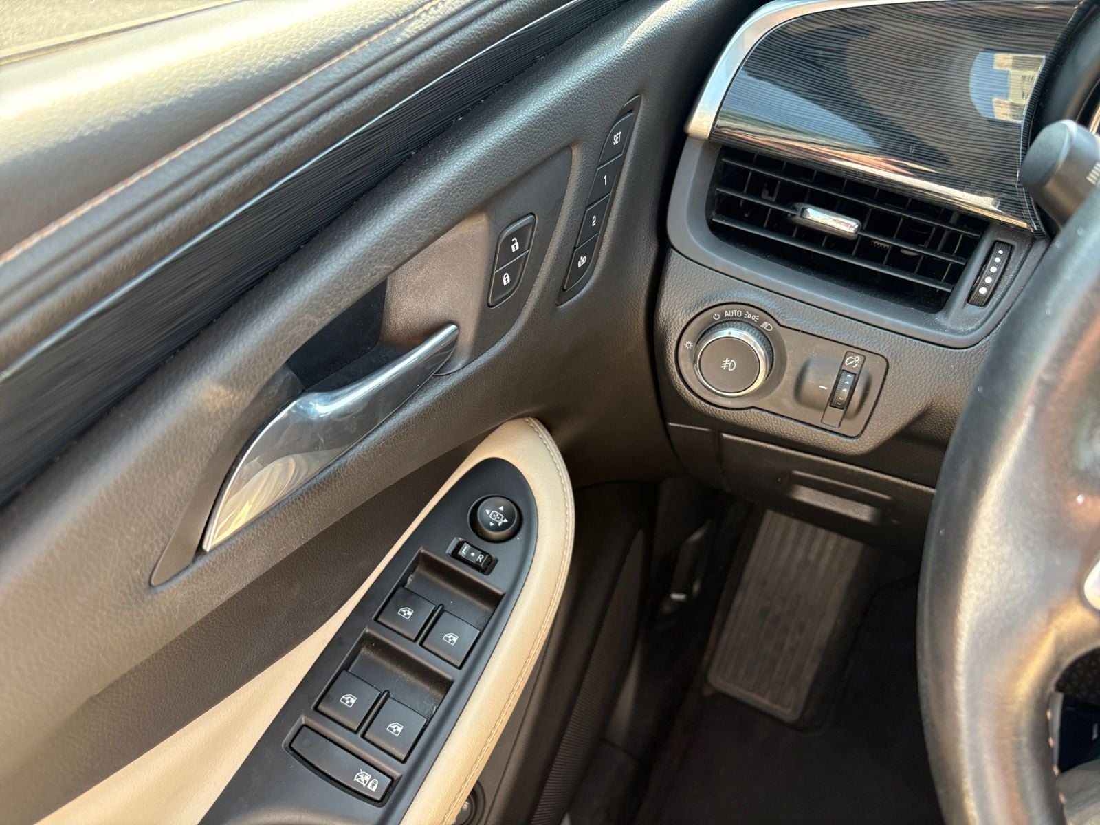 Pre-Owned 2017 Buick Envision Essence - photo - 22