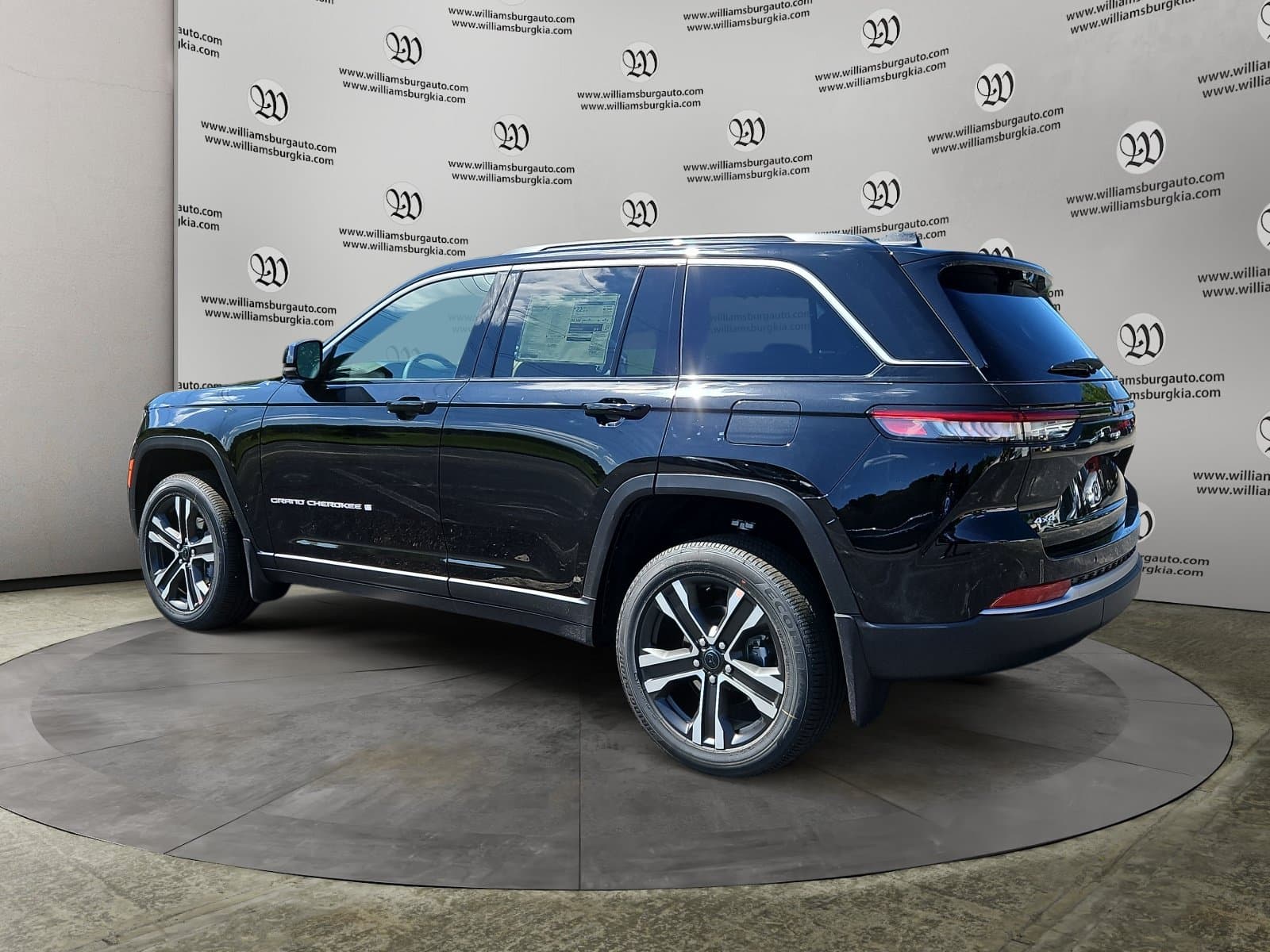 New 2027 Jeep Grand Cherokee Limited - photo - 2