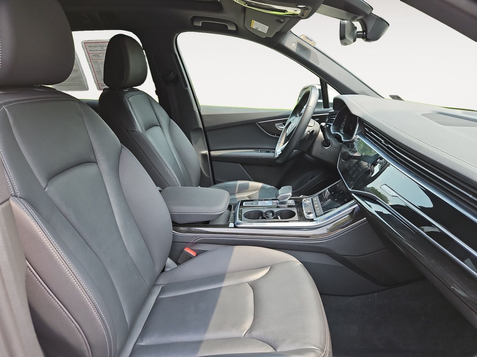 Pre-Owned 2025 Audi Q7 55 Premium Plus - photo - 14