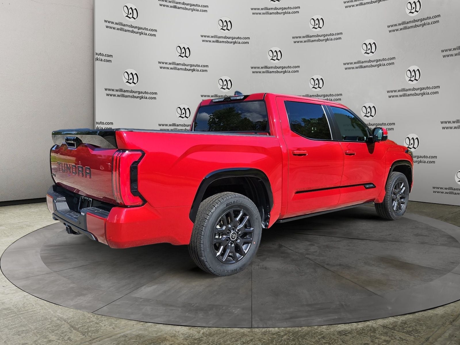 Pre-Owned 2024 Toyota Tundra Hybrid Platinum - photo - 4