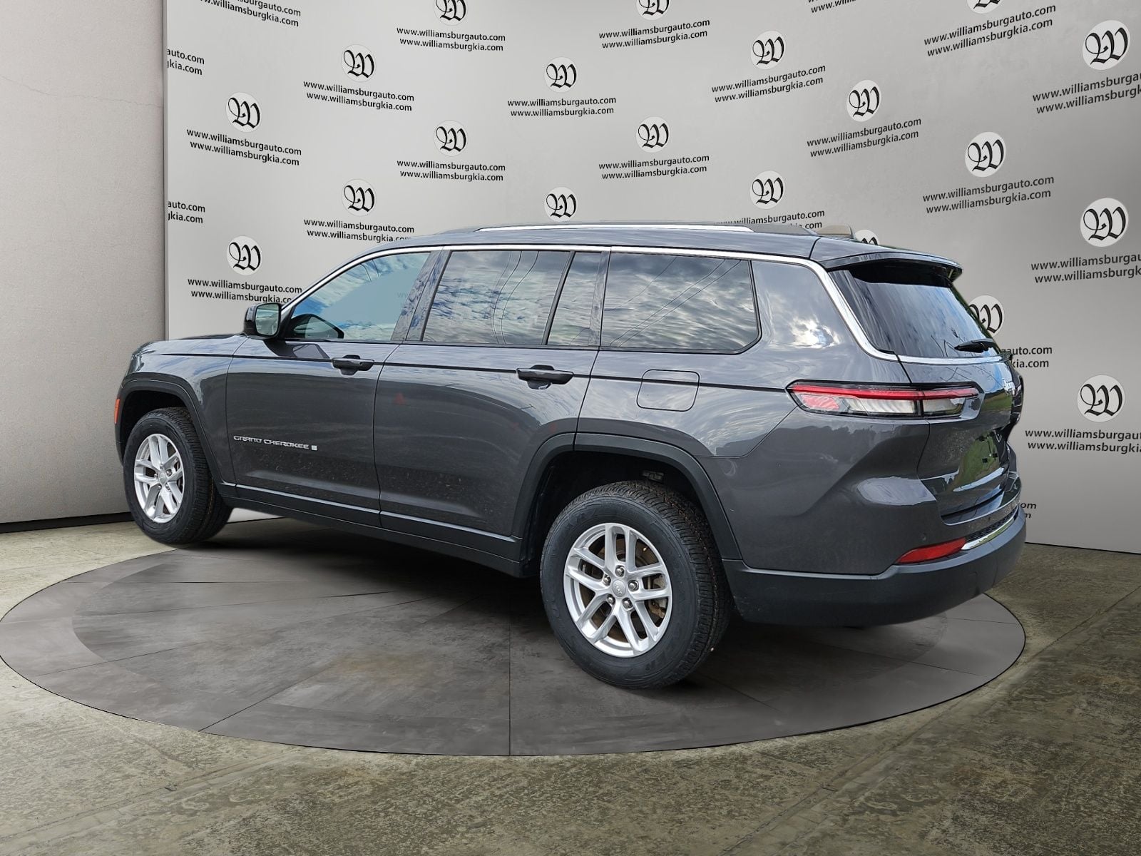 Pre-Owned 2023 Jeep Grand Cherokee L Laredo - photo - 2
