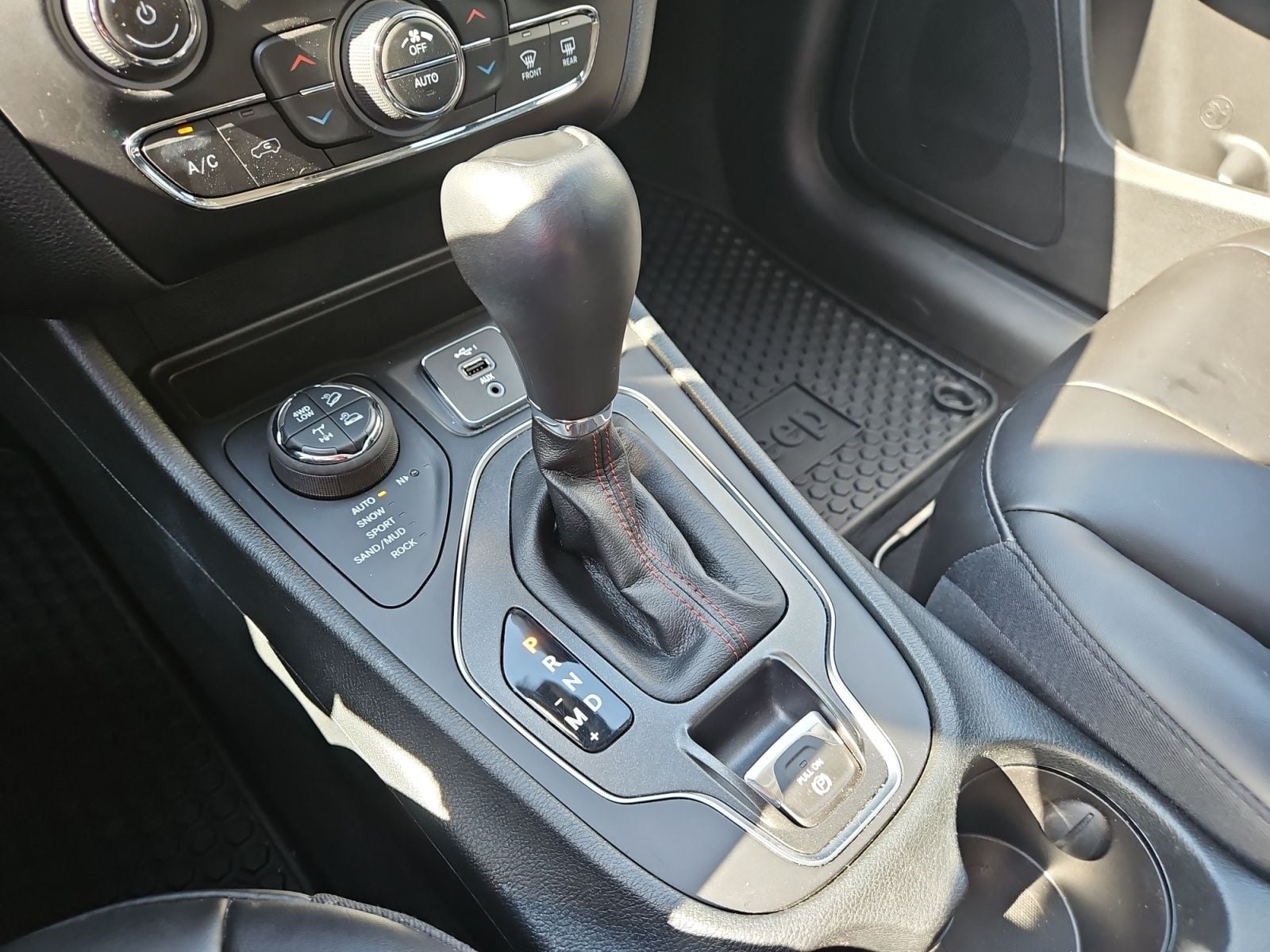 Pre-Owned 2022 Jeep Cherokee Trailhawk - photo - 25