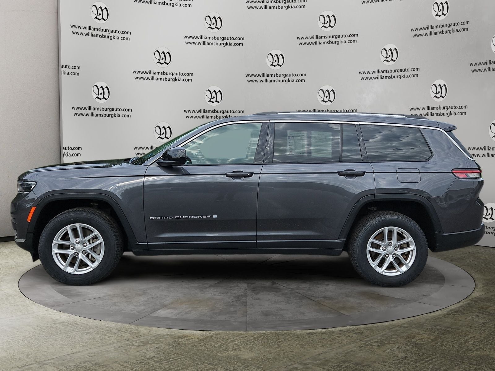 Pre-Owned 2023 Jeep Grand Cherokee L Laredo - photo - 1