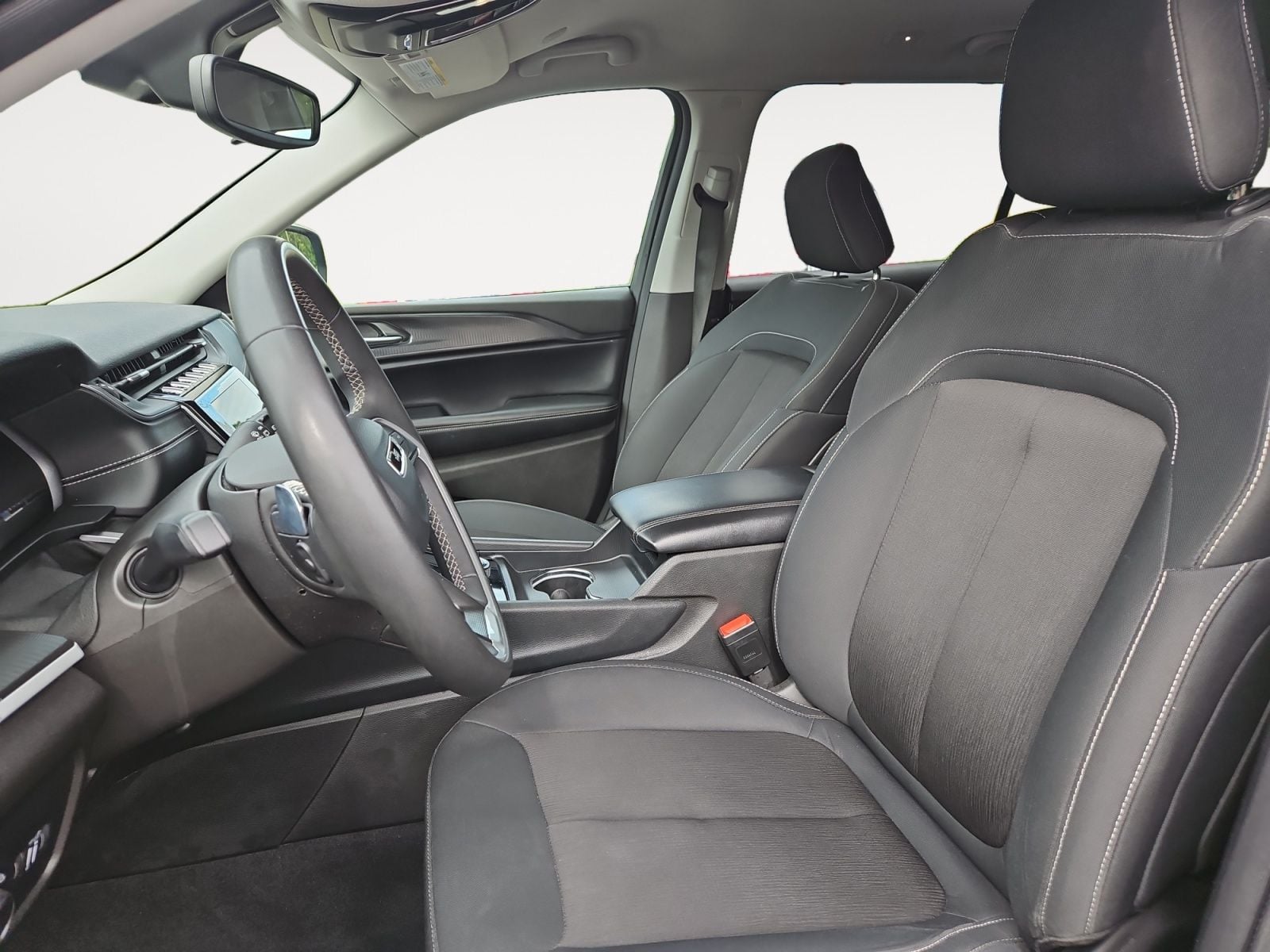 Pre-Owned 2023 Jeep Grand Cherokee L Laredo - photo - 8