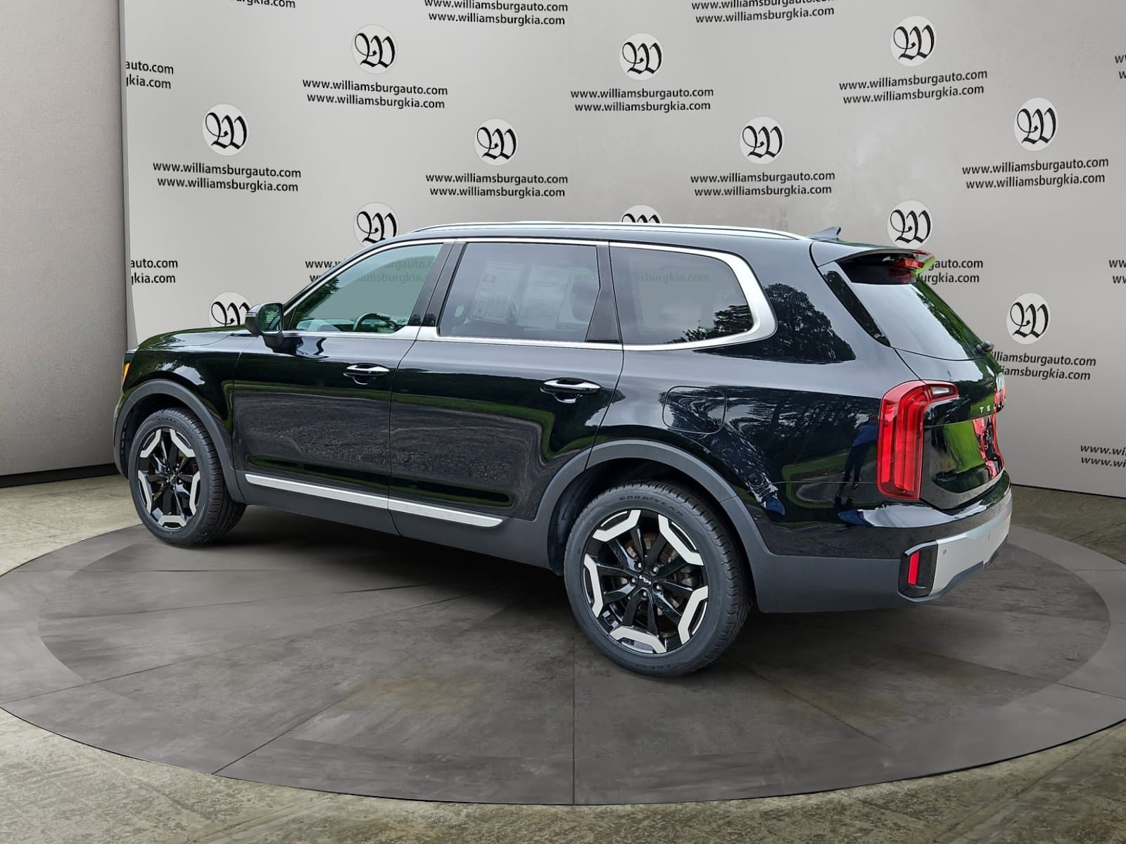 Pre-Owned 2023 Kia Telluride S - photo - 2