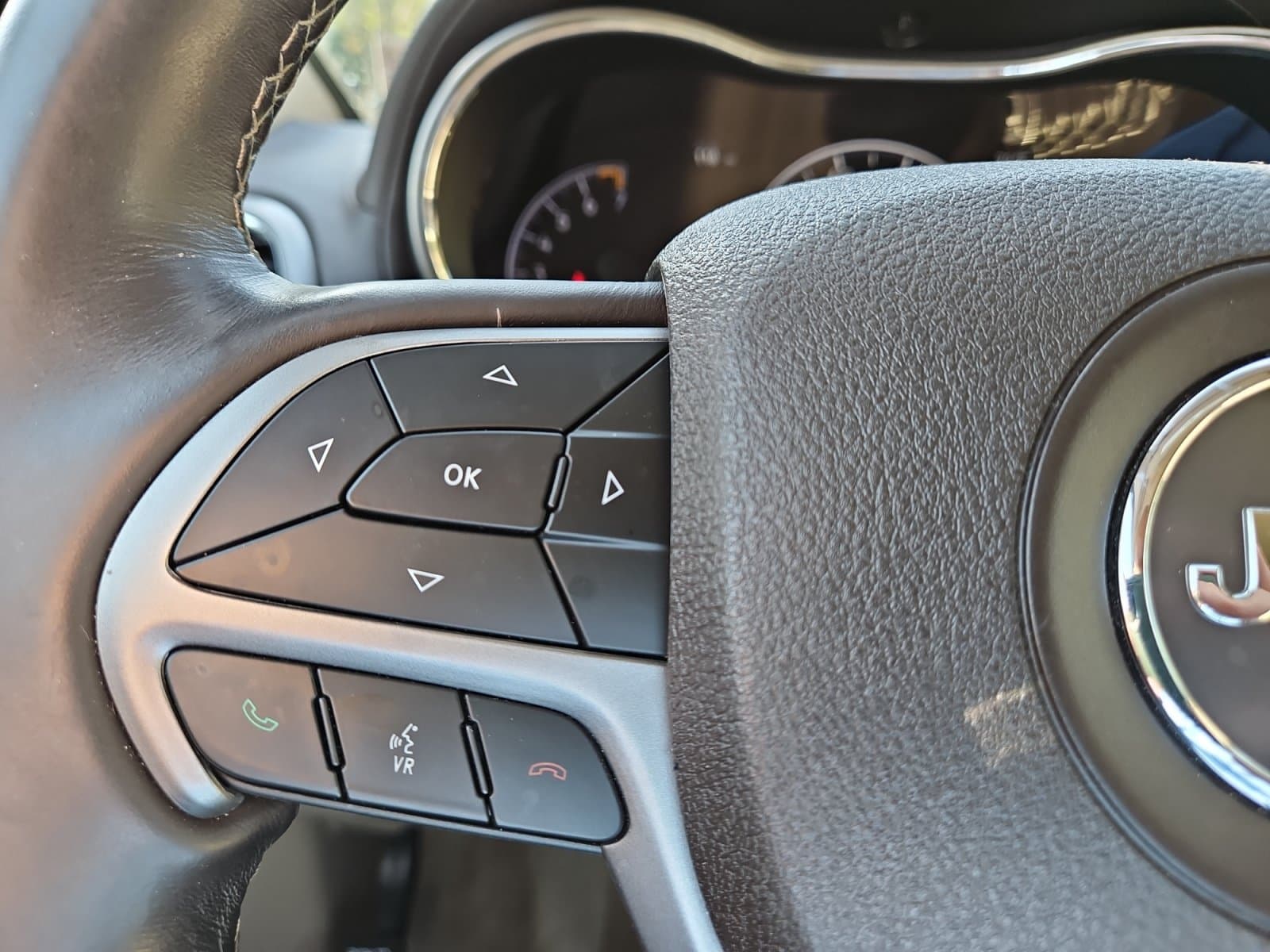 Pre-Owned 2018 Jeep Grand Cherokee Overland - photo - 23