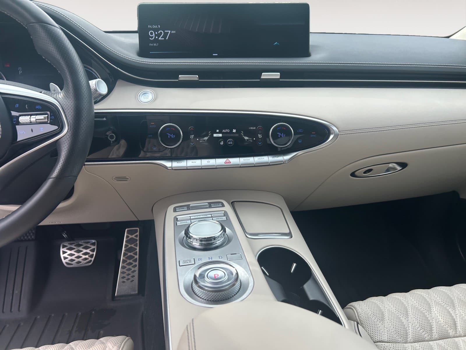 Pre-Owned 2022 Genesis GV70 3.5T Sport - photo - 10
