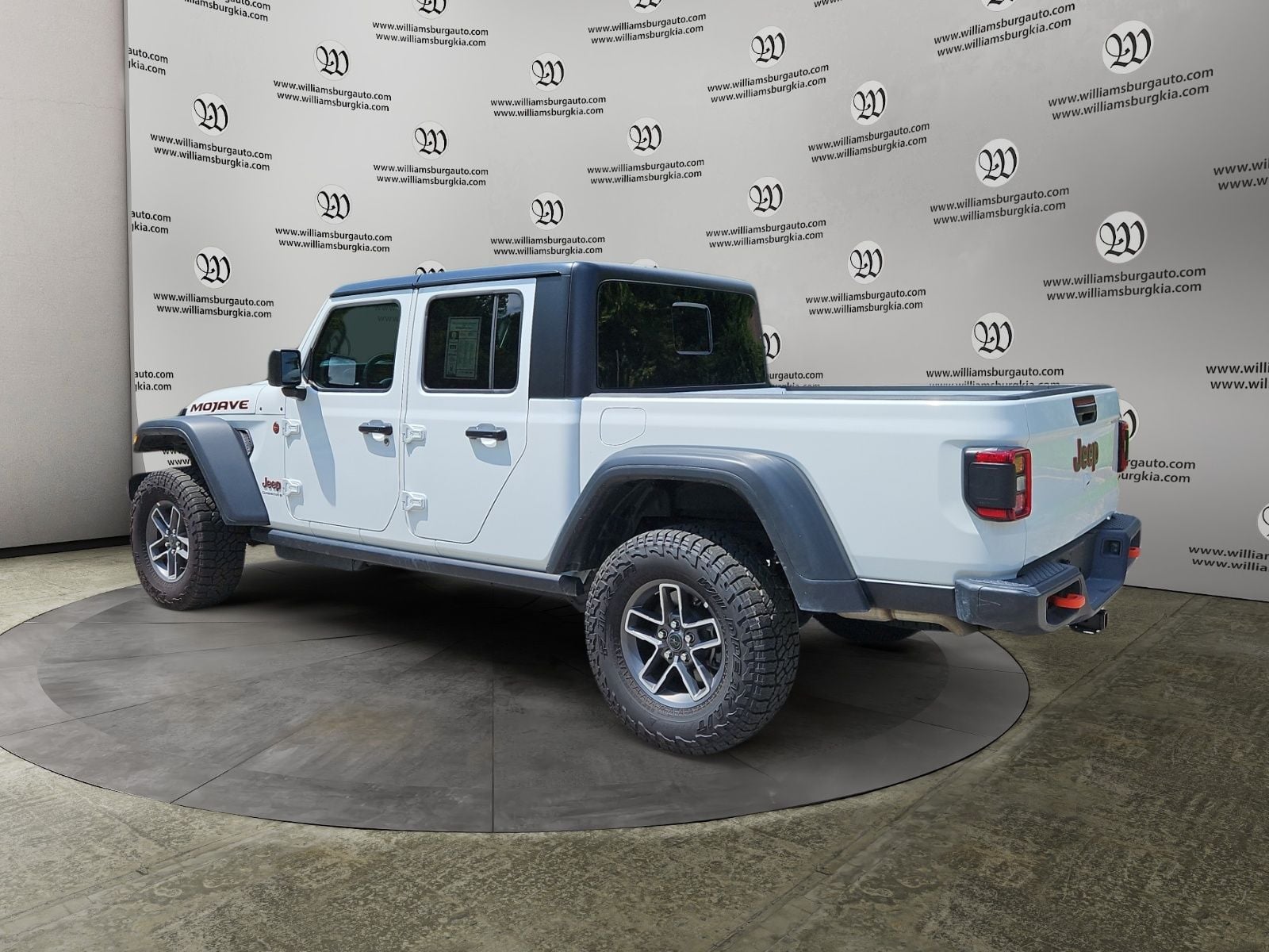 Pre-Owned 2026 Jeep Gladiator Mojave - photo - 2