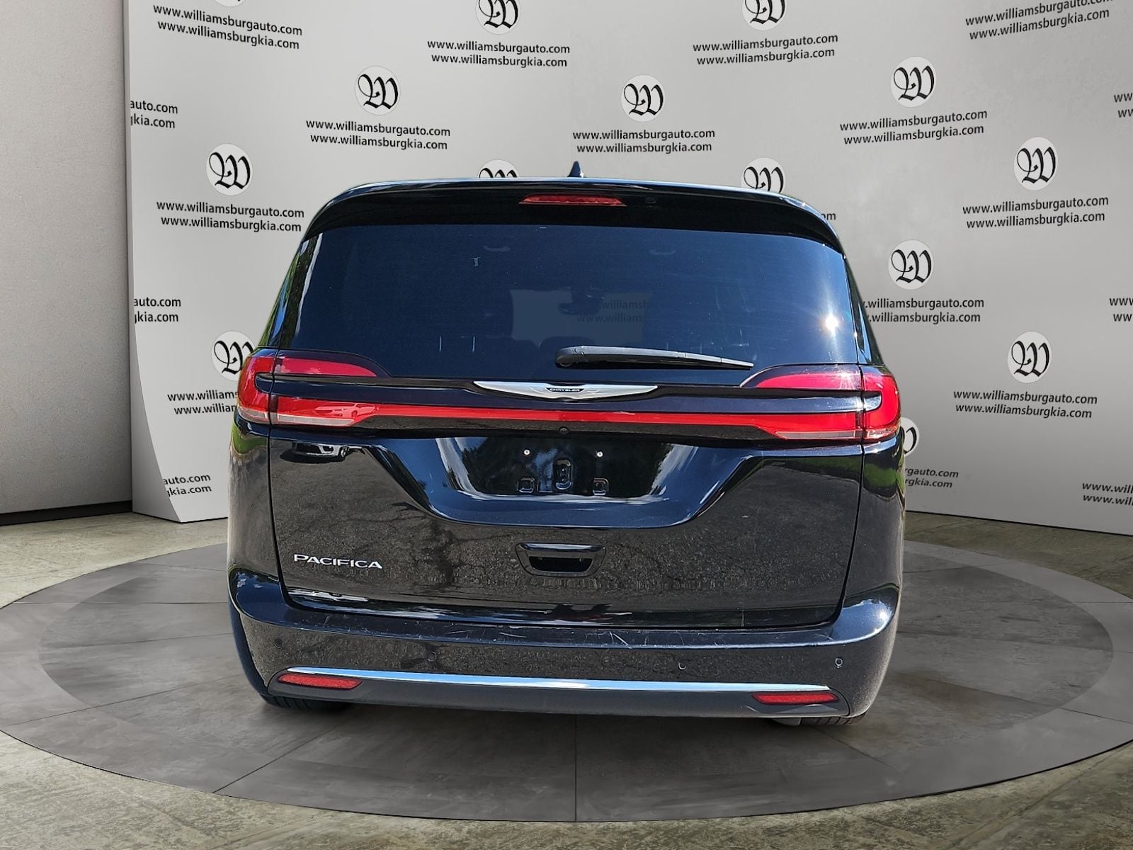 Pre-Owned 2025 Chrysler Pacifica Select - photo - 3