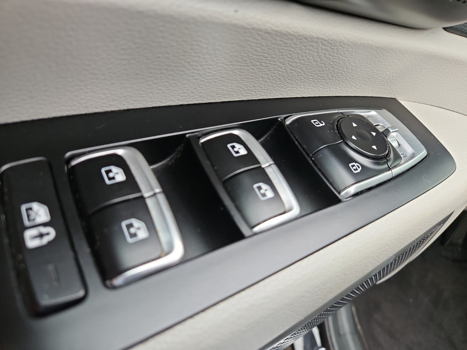 Pre-Owned 2023 Kia Telluride S - photo - 21
