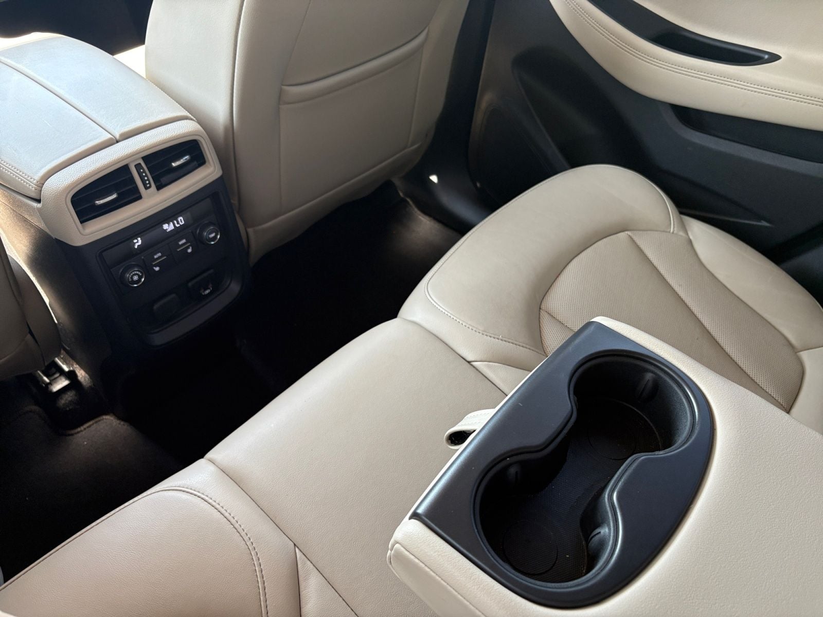 Pre-Owned 2017 Buick Envision Essence - photo - 17