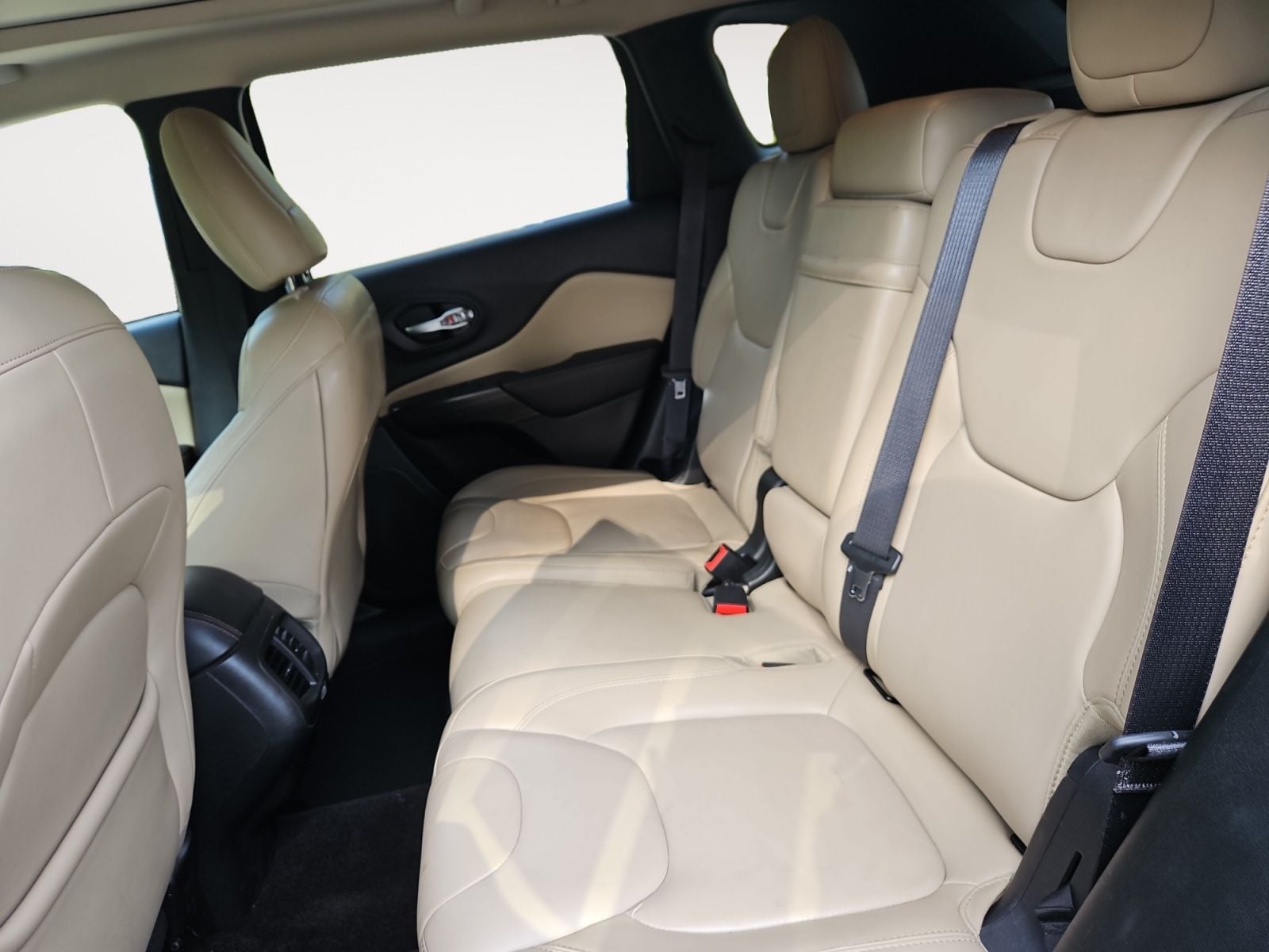 Pre-Owned 2017 Jeep Cherokee Limited - photo - 12