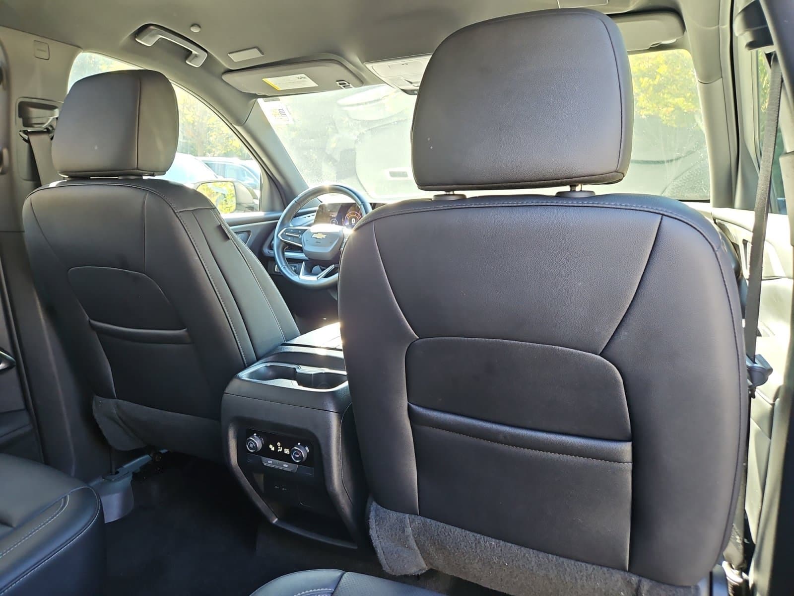 Pre-Owned 2025 Chevrolet Traverse LT - photo - 17
