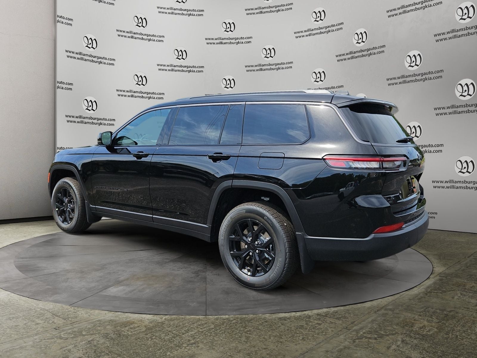New 2026 Jeep Grand Cherokee L Altitude - photo - 2