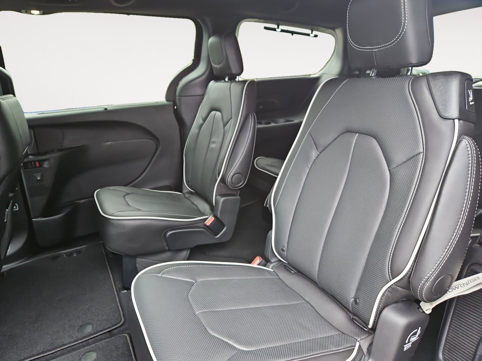New 2027 Chrysler Pacifica Limited - photo - 12