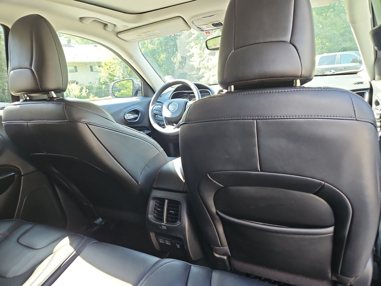 Pre-Owned 2022 Jeep Cherokee Trailhawk - photo - 17