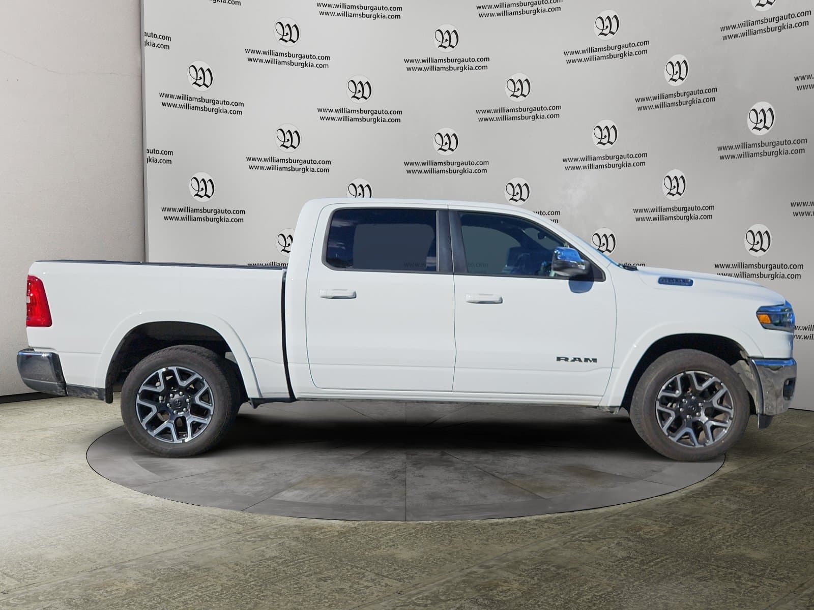 Pre-Owned 2026 Ram 1500 Laramie - photo - 5