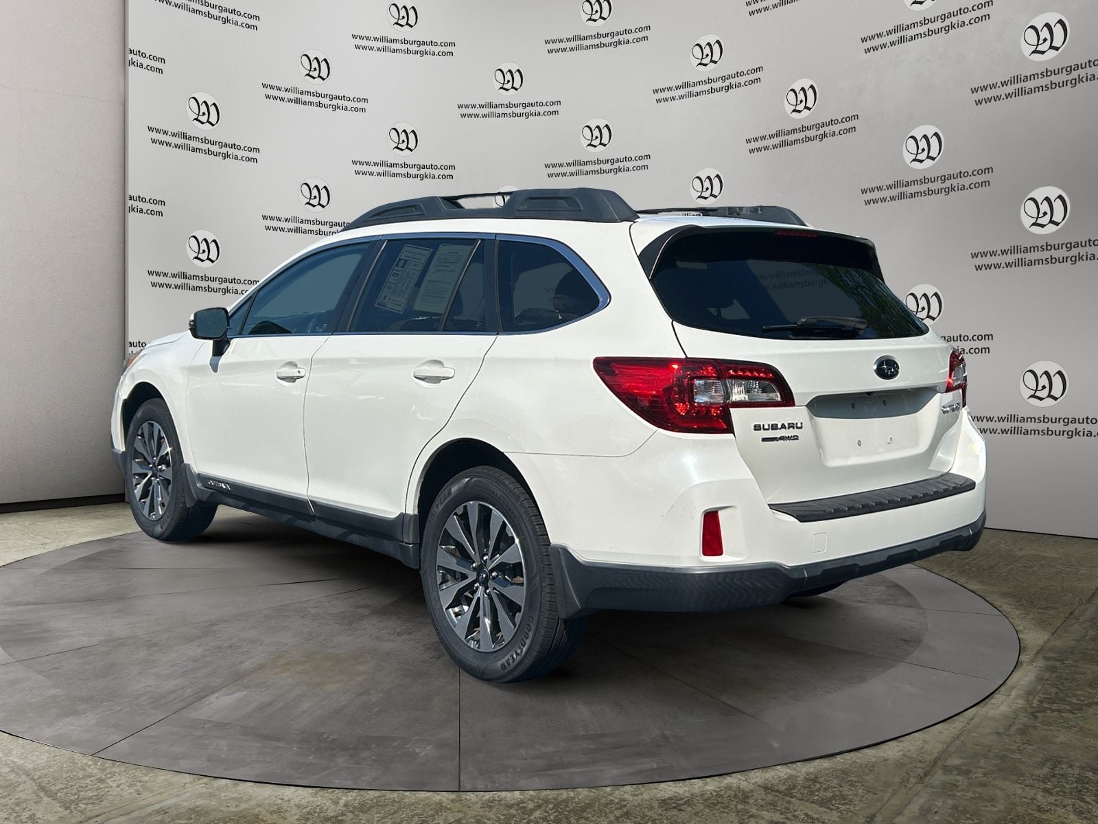 Pre-Owned 2015 Subaru Outback 2.5i - photo - 2